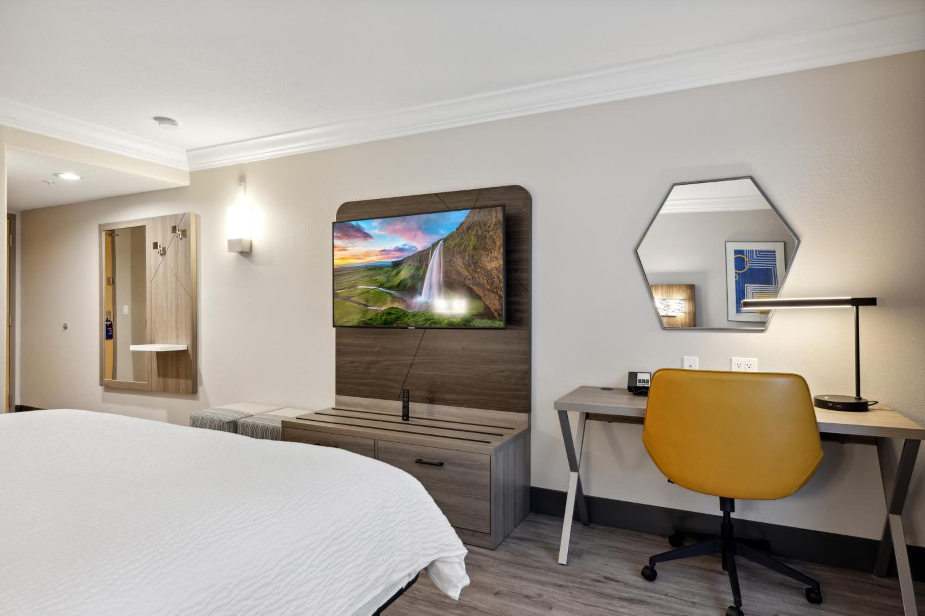Standard King Room photo 3