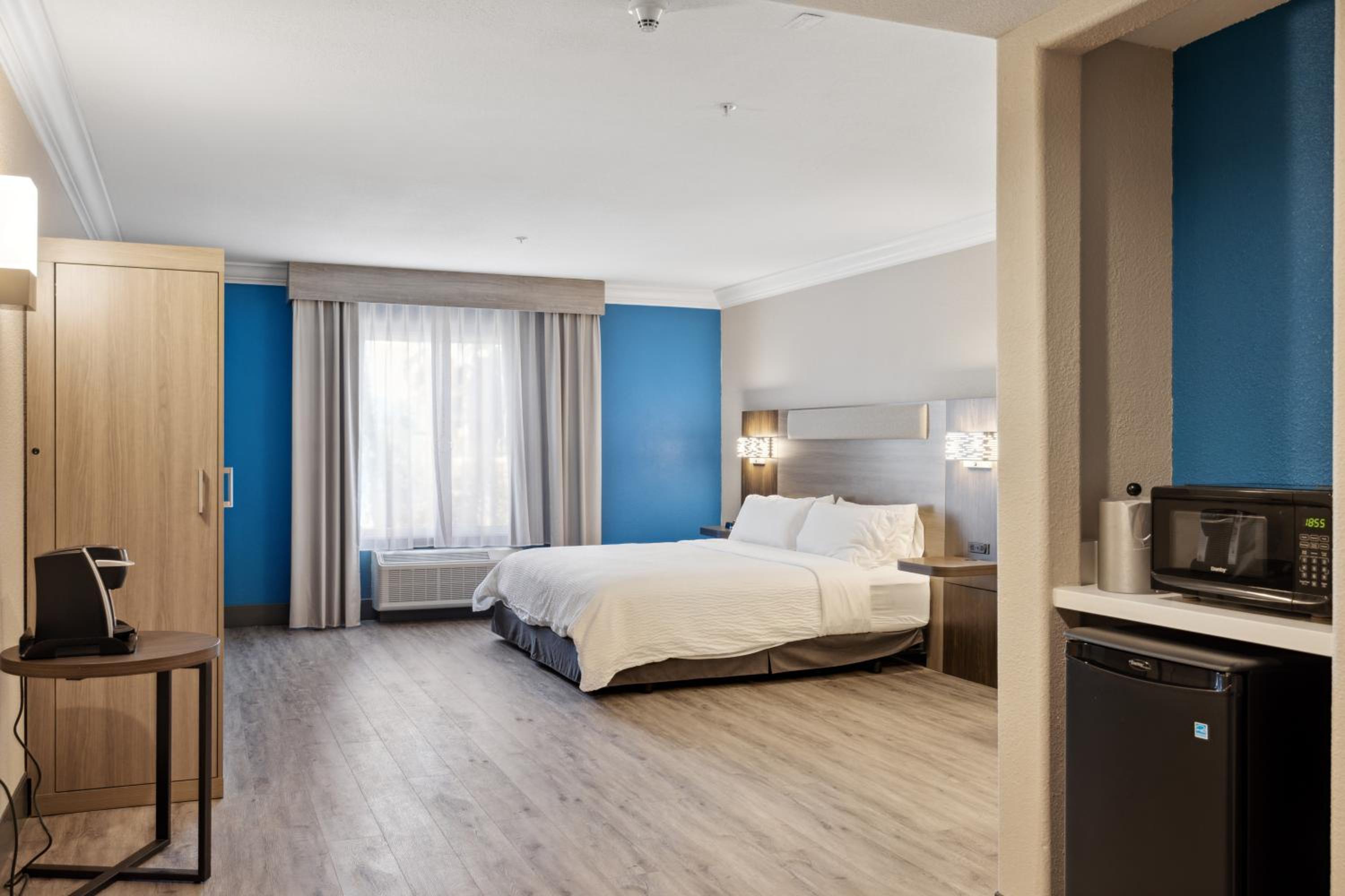 King Room - Mobility Access/Hearing Accessible photo 1