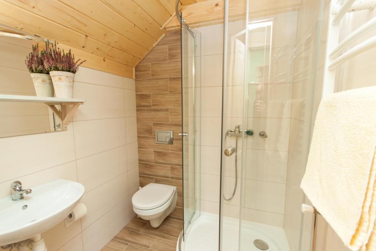One-Bedroom Suite - Photo 6