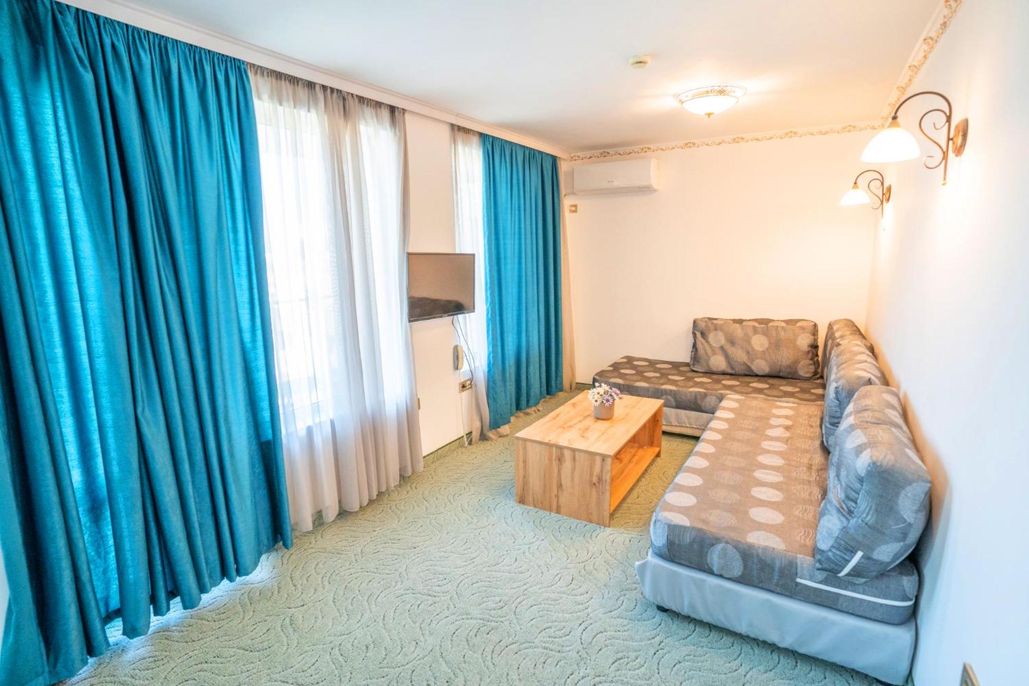 Economy Maisonette