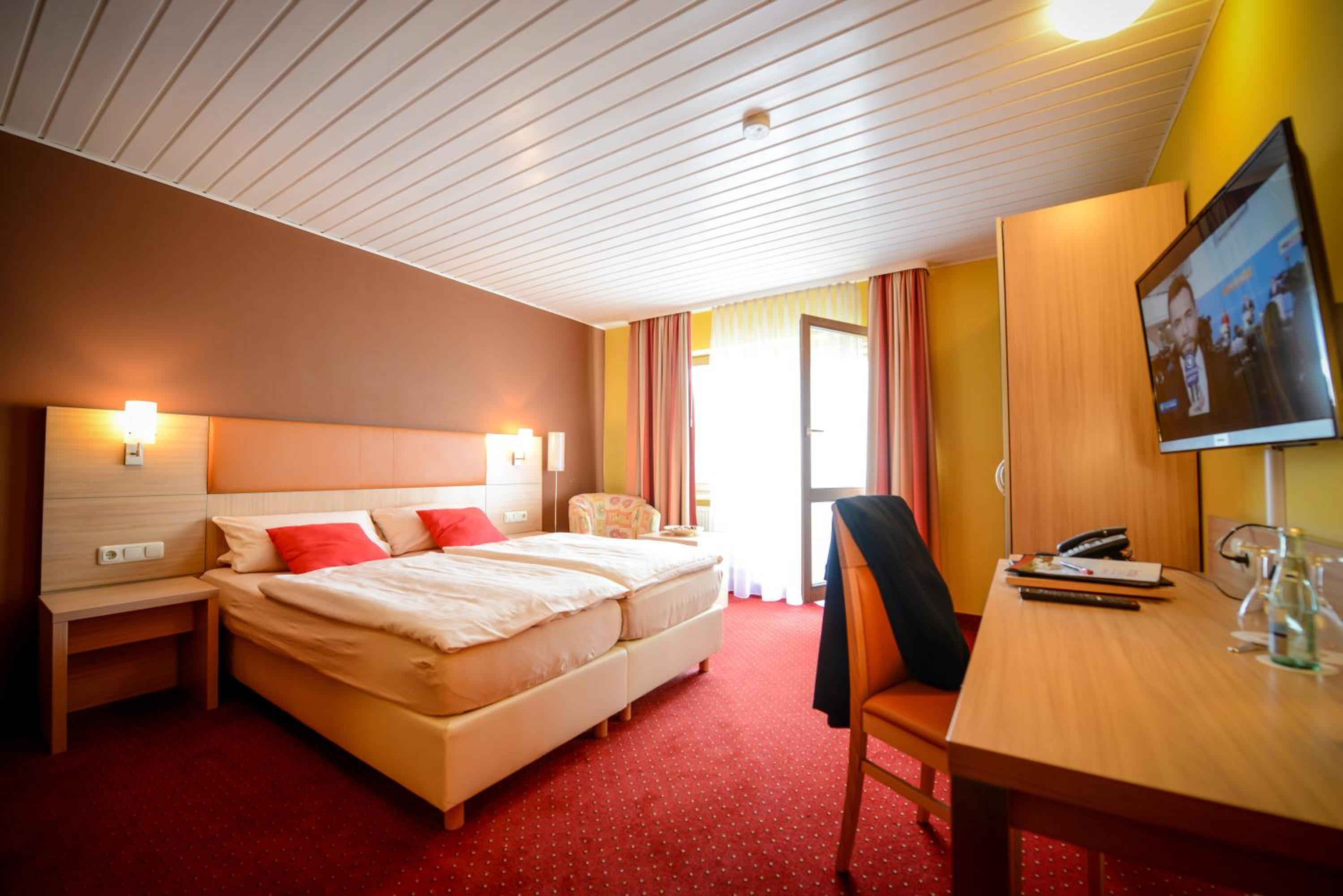 Double or Twin Room with Bathroom photo 2