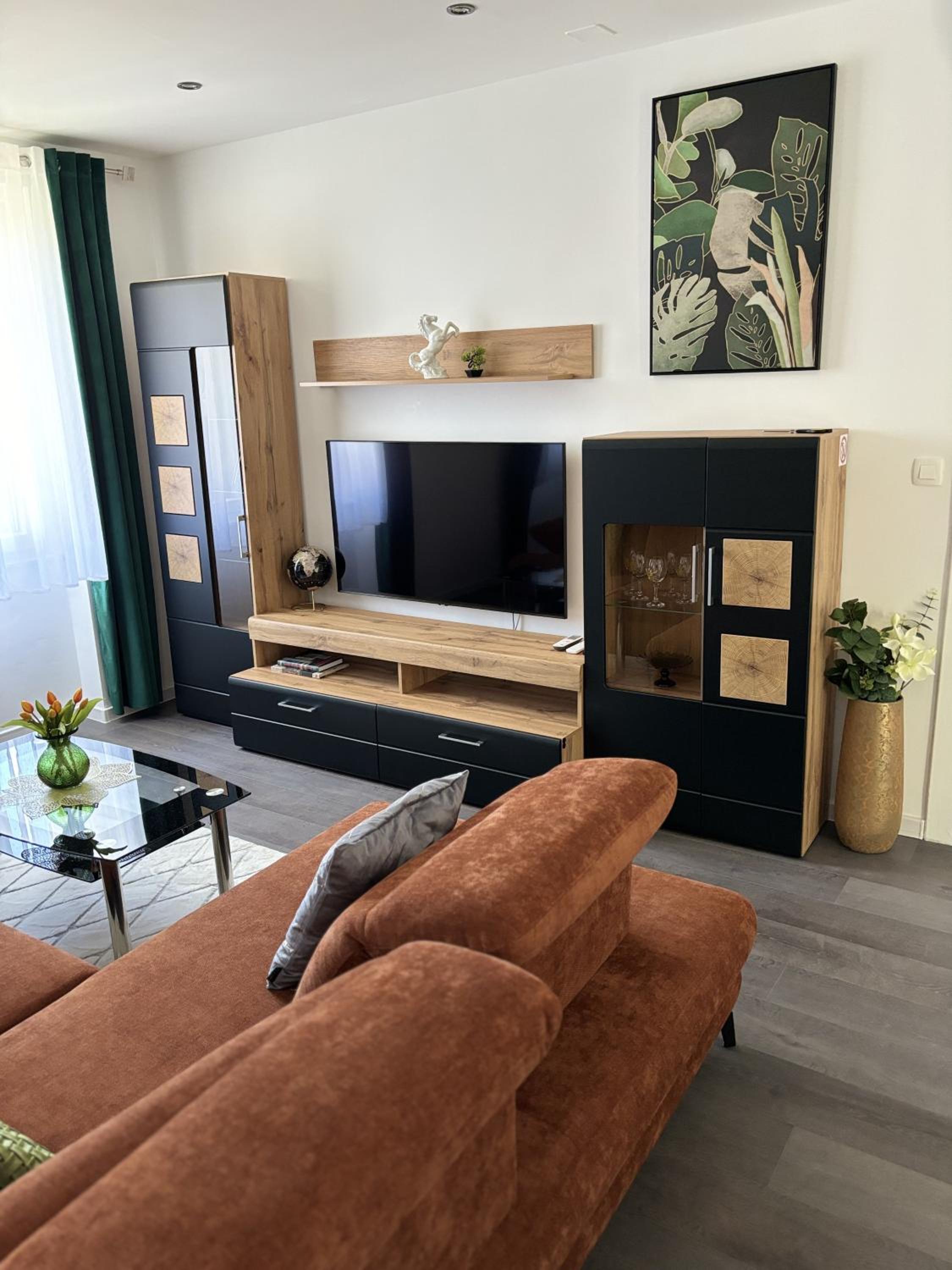 Deluxe One-Bedroom Apartment with Garden View photo 1