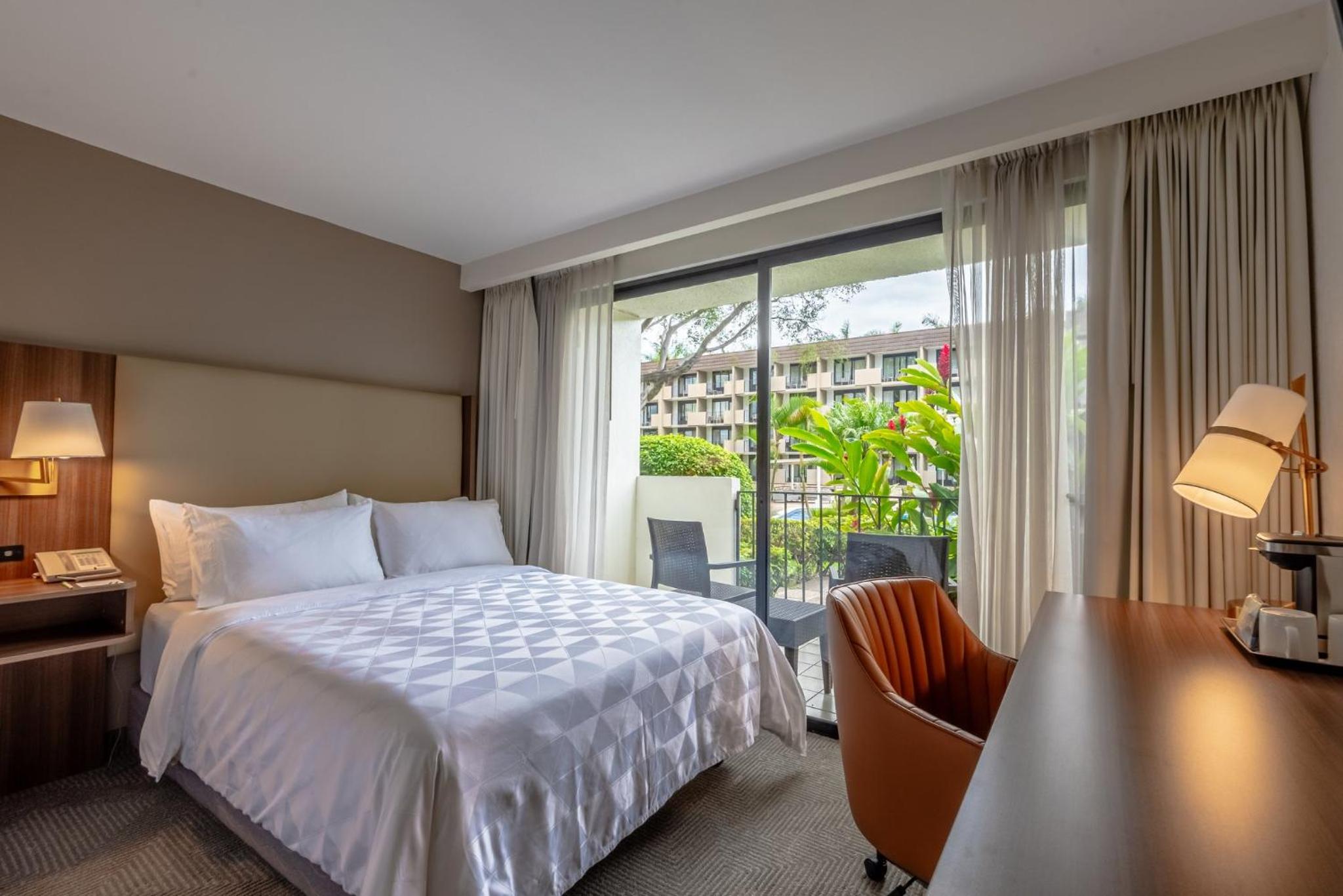 Standard King Room with Garden View