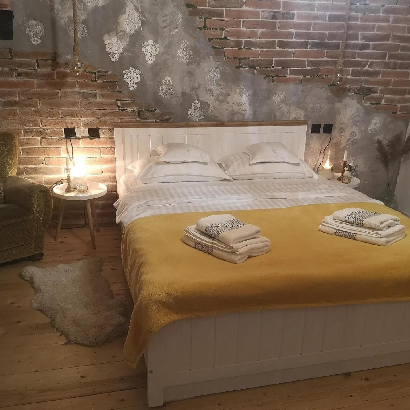 One-Bedroom House - Photo 21