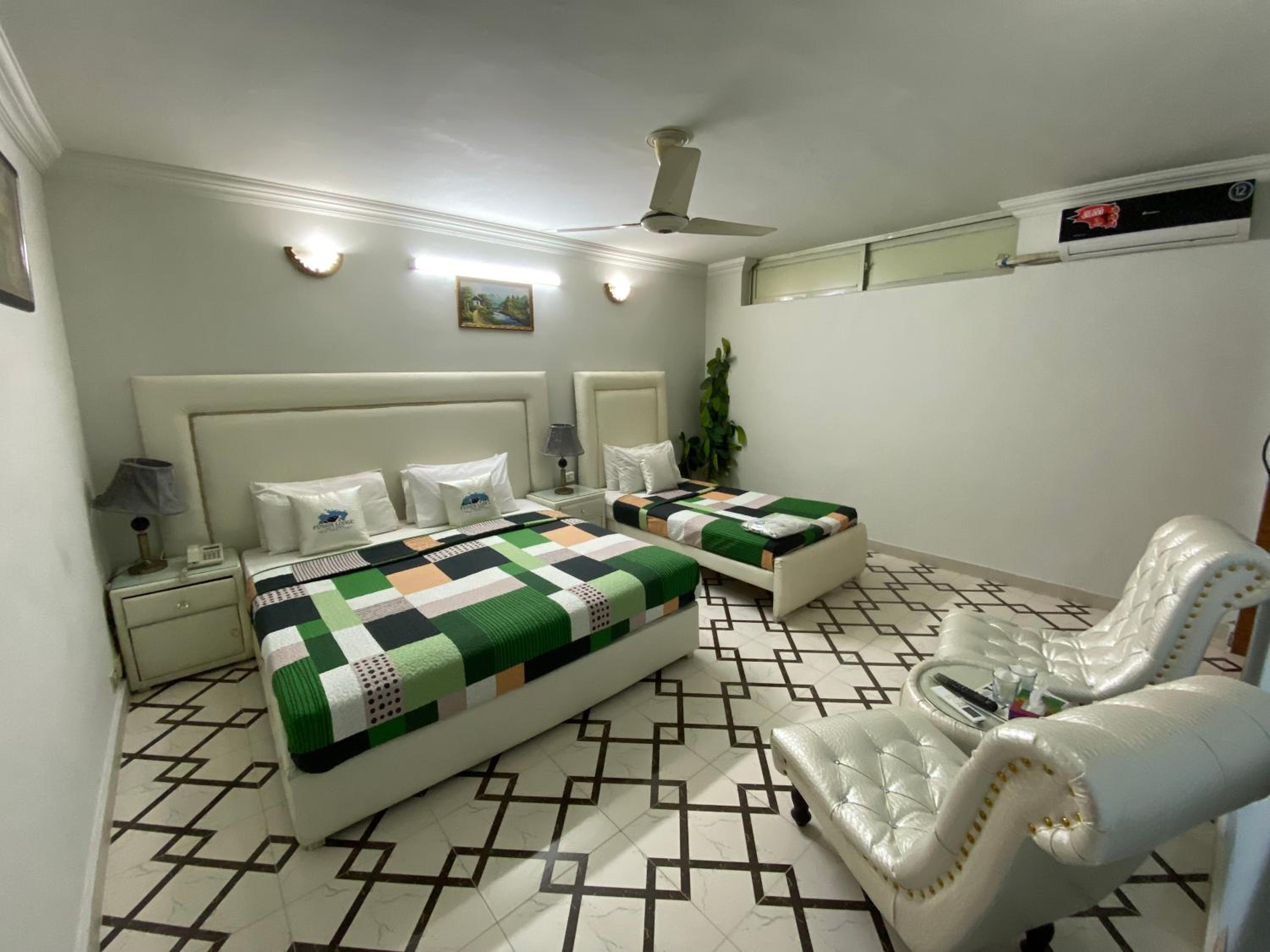 Deluxe Triple Room - Photo 29