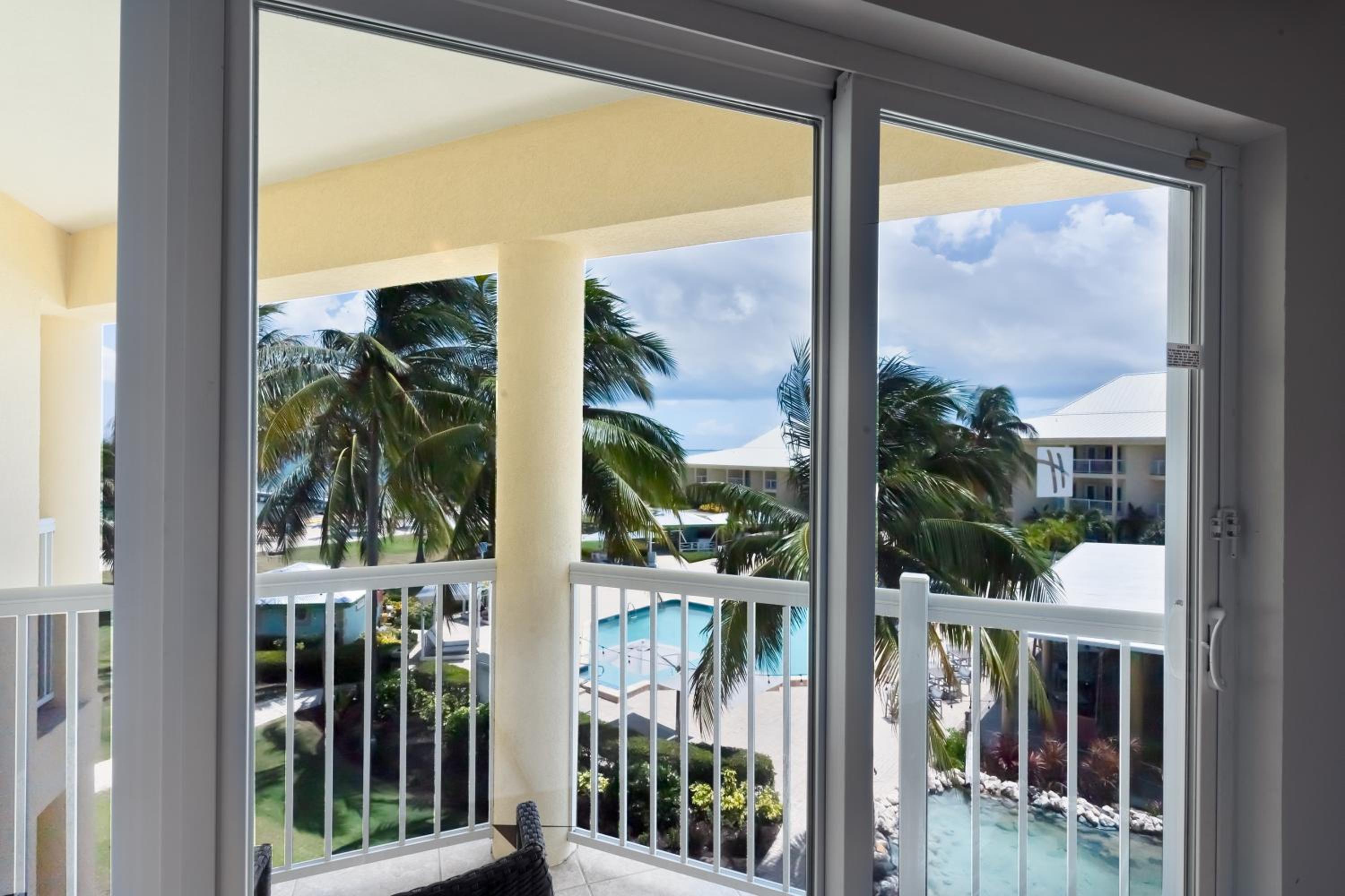 King Suite with Pool View