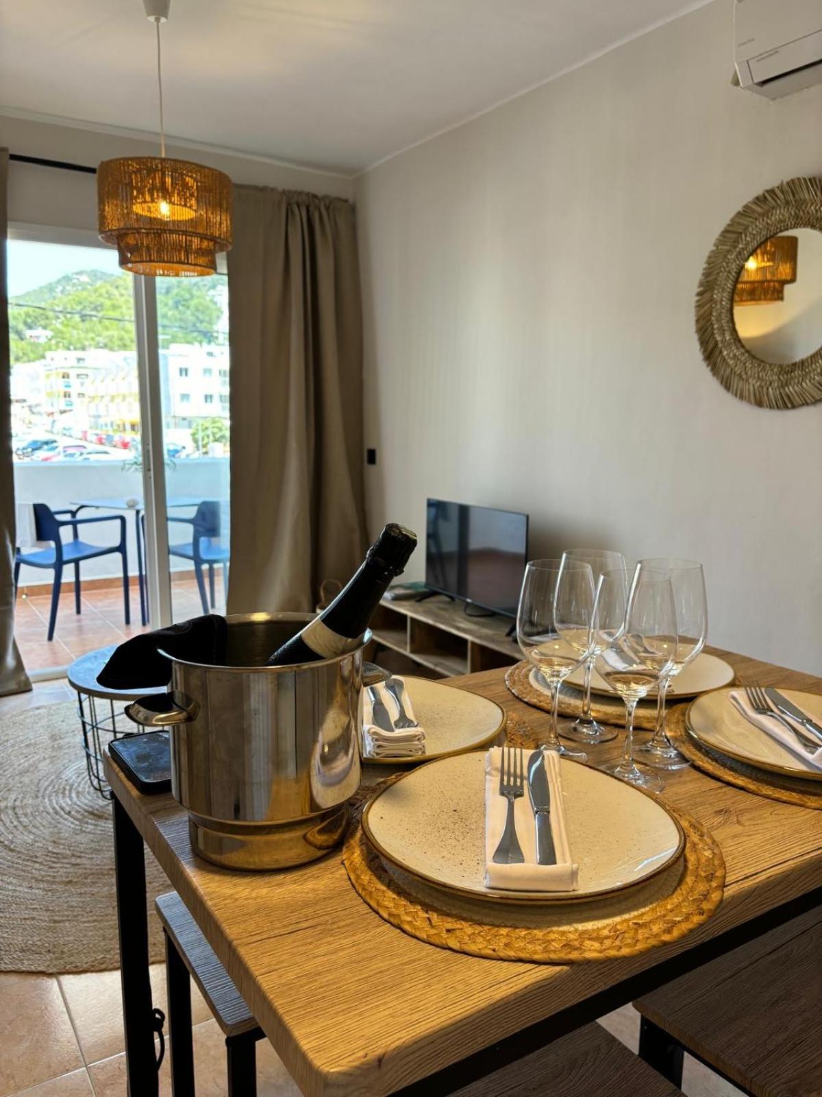 One-Bedroom Apartment with Sea View photo 3