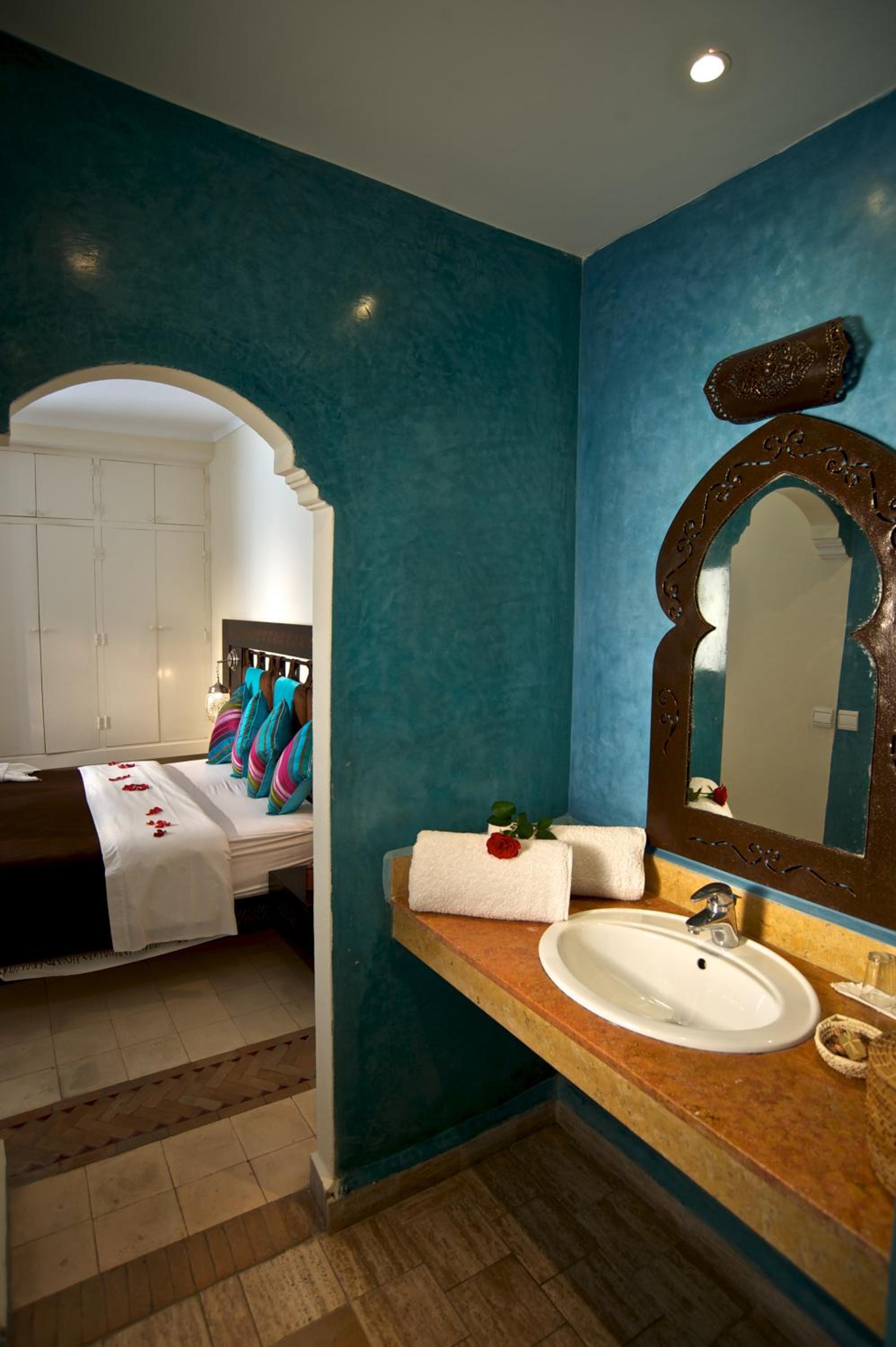 Standard Double or Twin Room - Photo 7