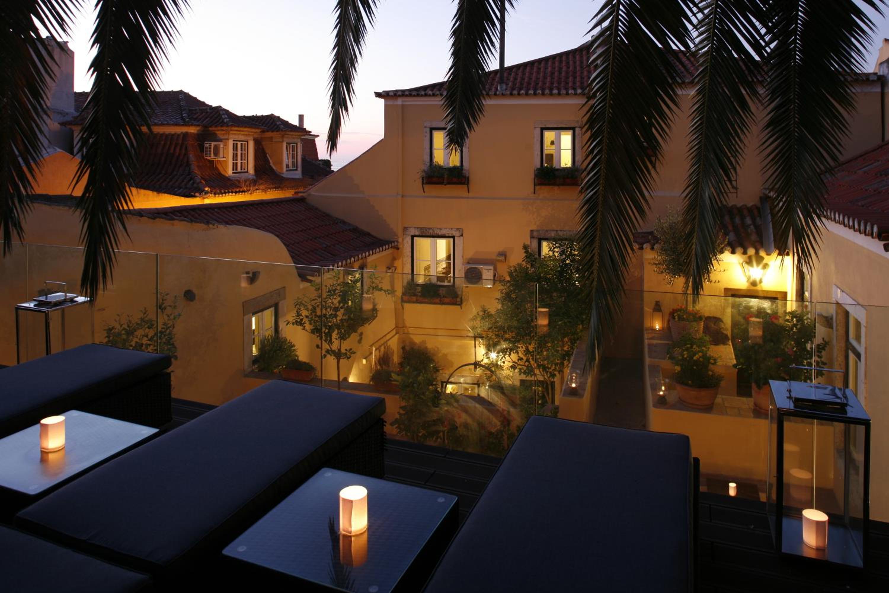 Pool Suite - Photo 12