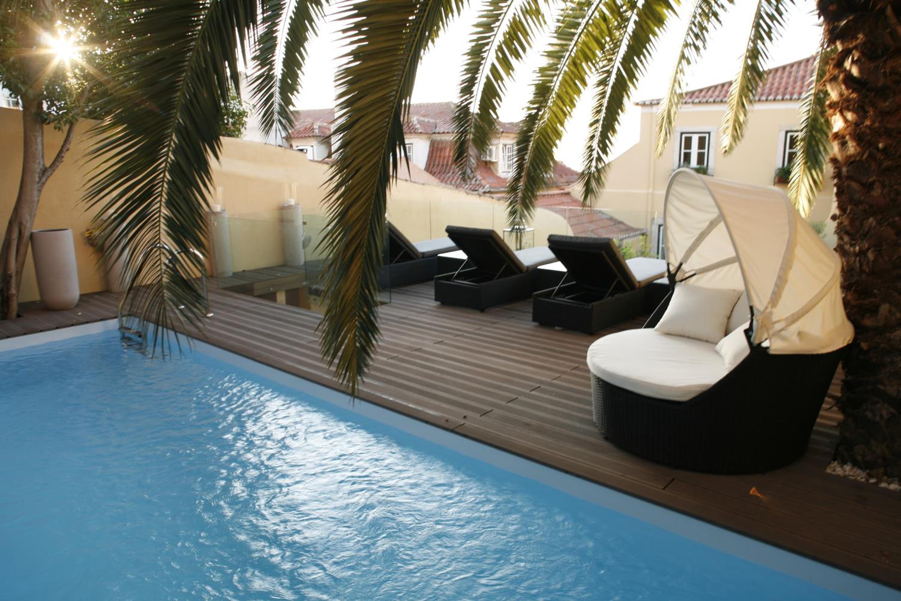 Pool Suite - Photo 10