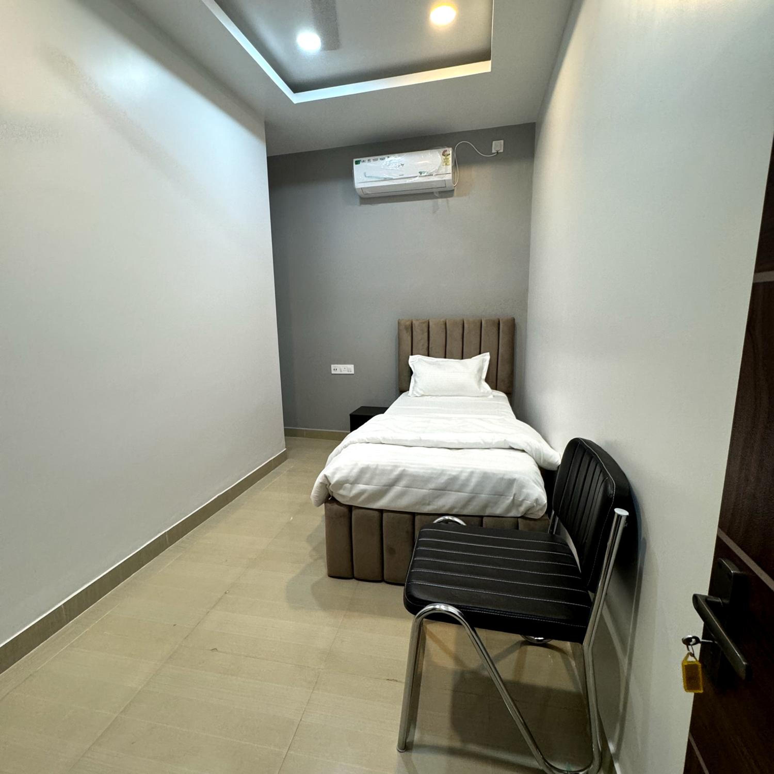 Deluxe Double Room (2 Adults + 1 Child) photo 3