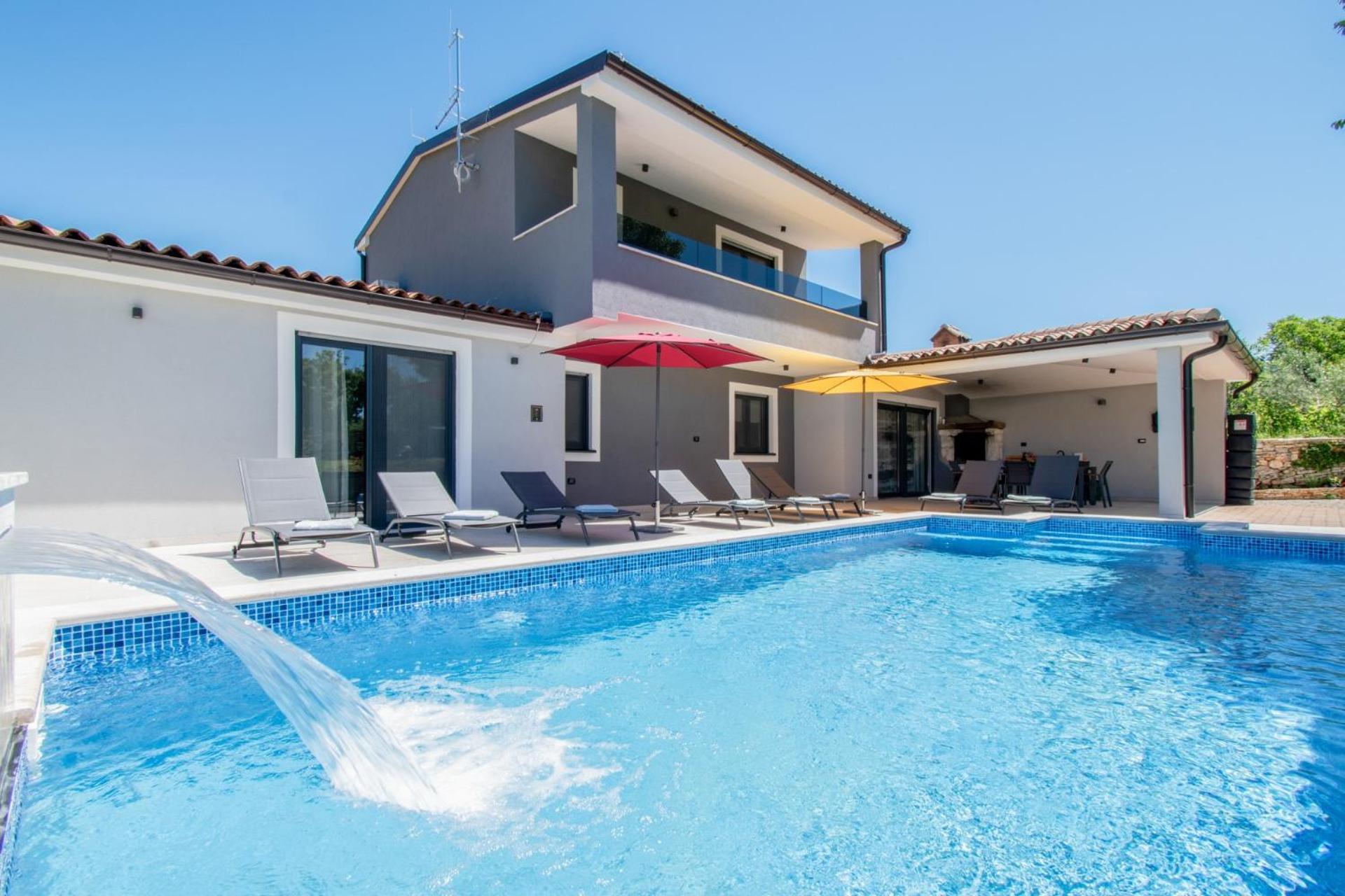 Three-Bedroom Villa photo 2
