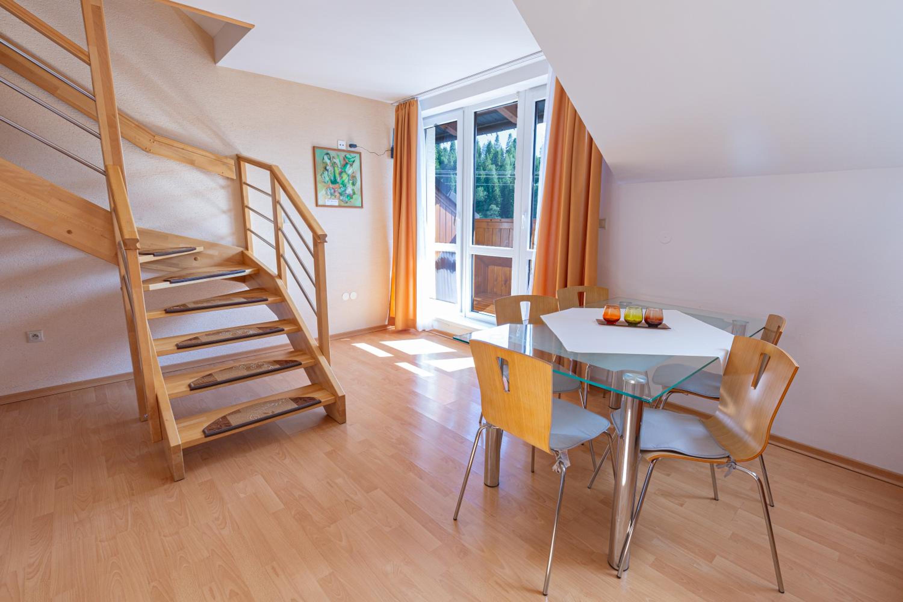 Two-Bedroom Apartment with Balcony photo 3
