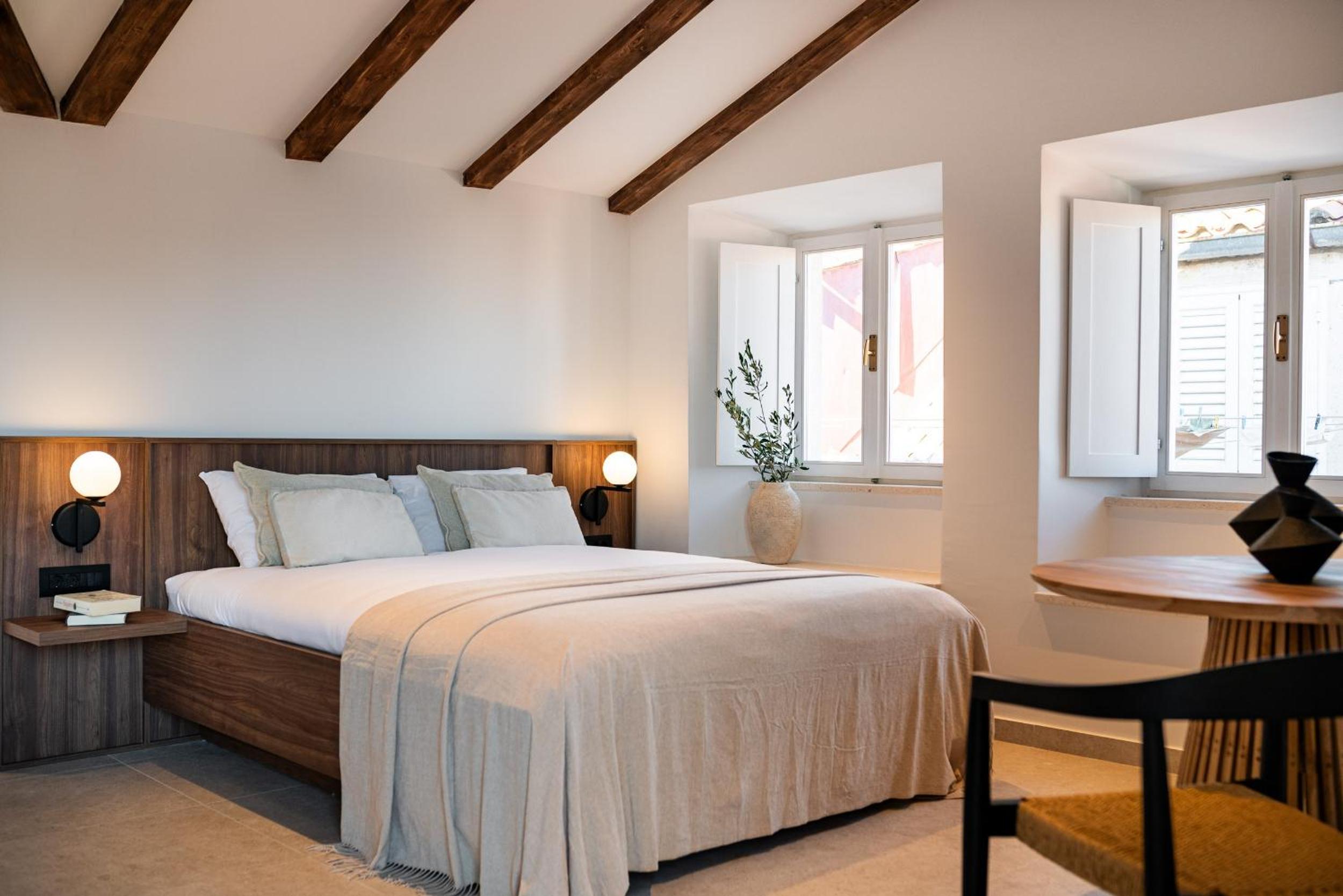 Deluxe Suite with Balcony photo 2