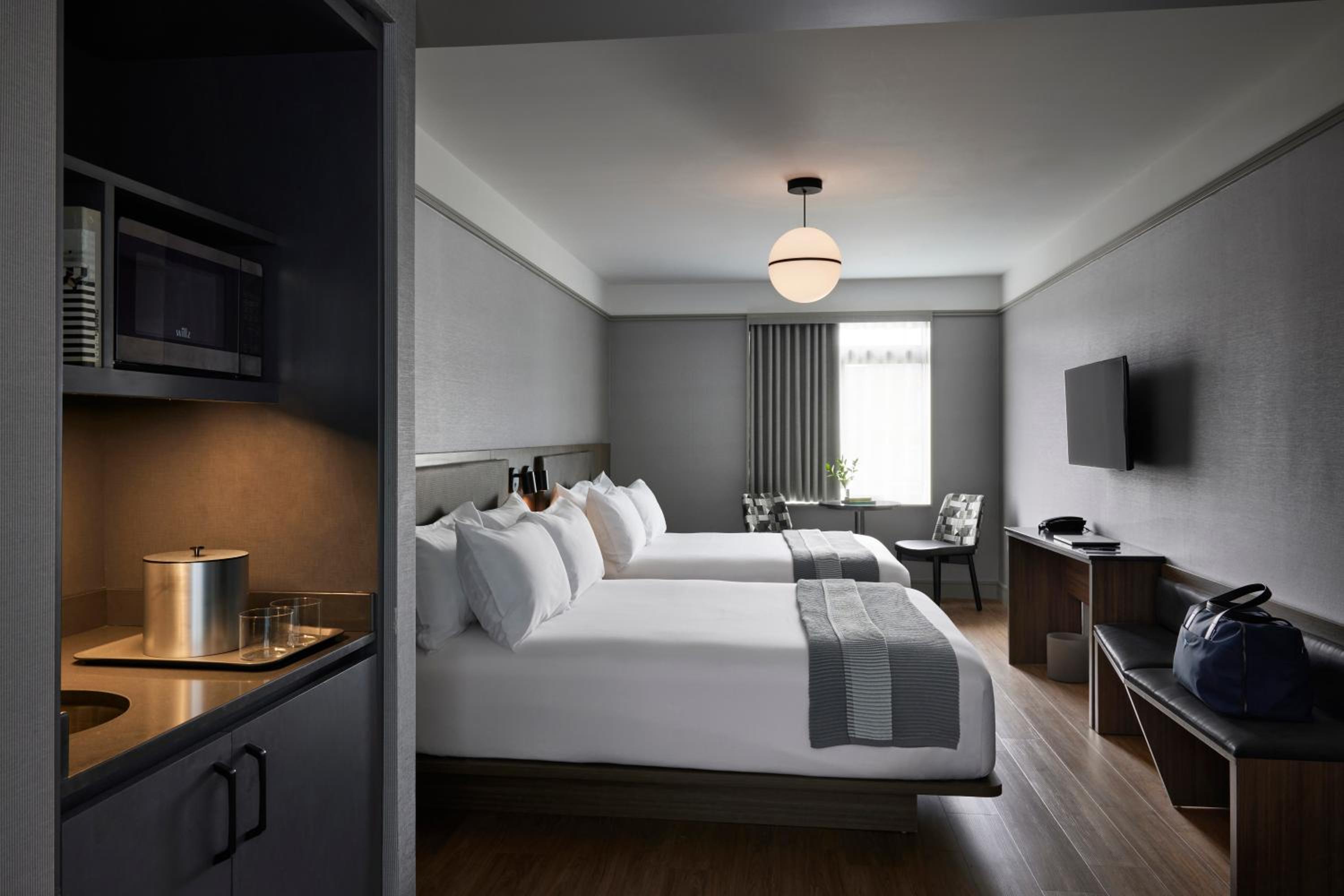 Superior Queen Room with Two Queen Beds - Photo 3