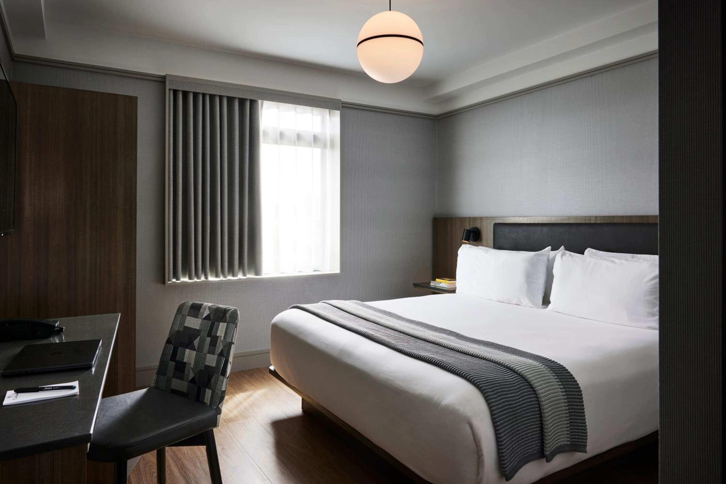 Standard King Room - Photo 1