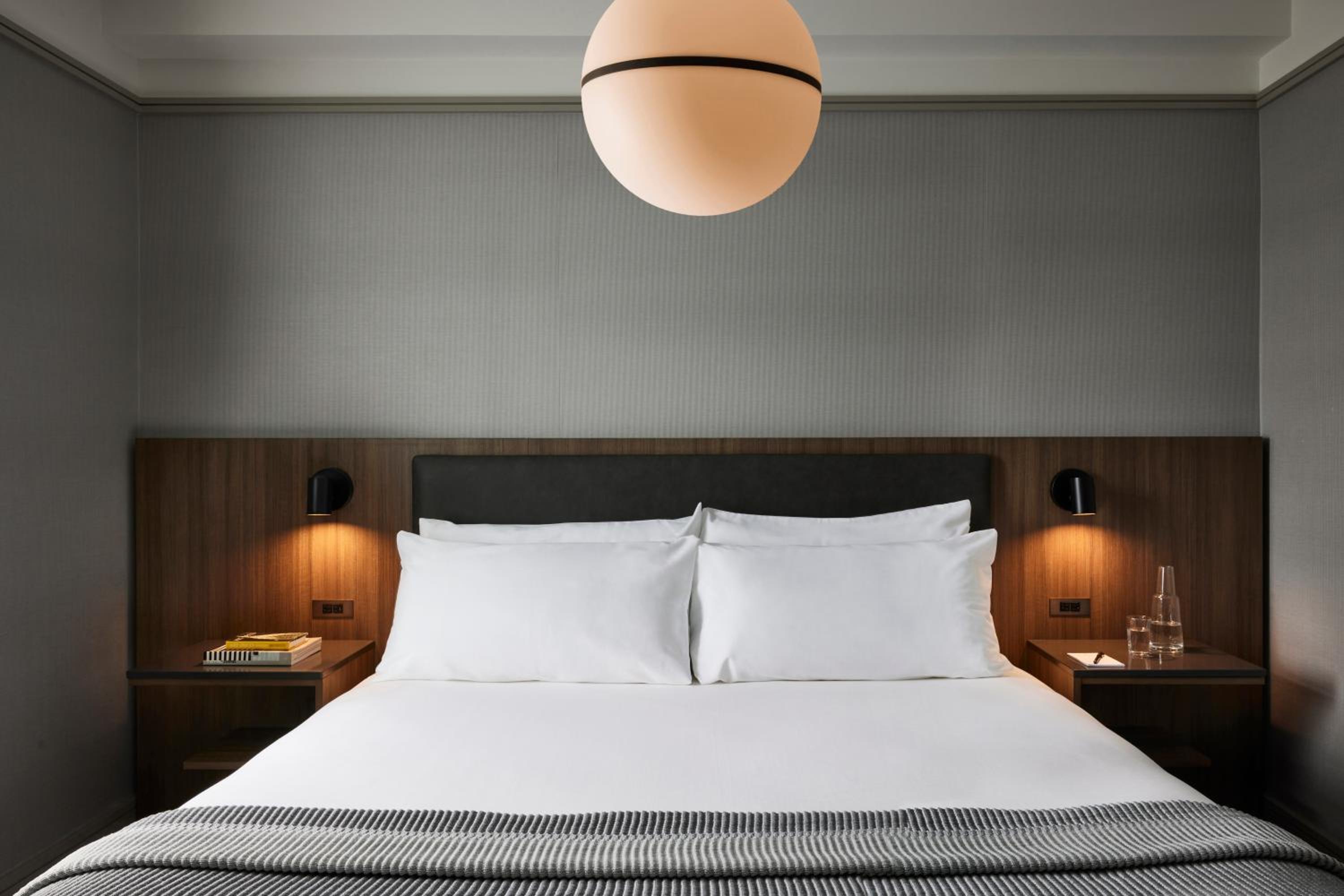 Standard King Room - Photo 2