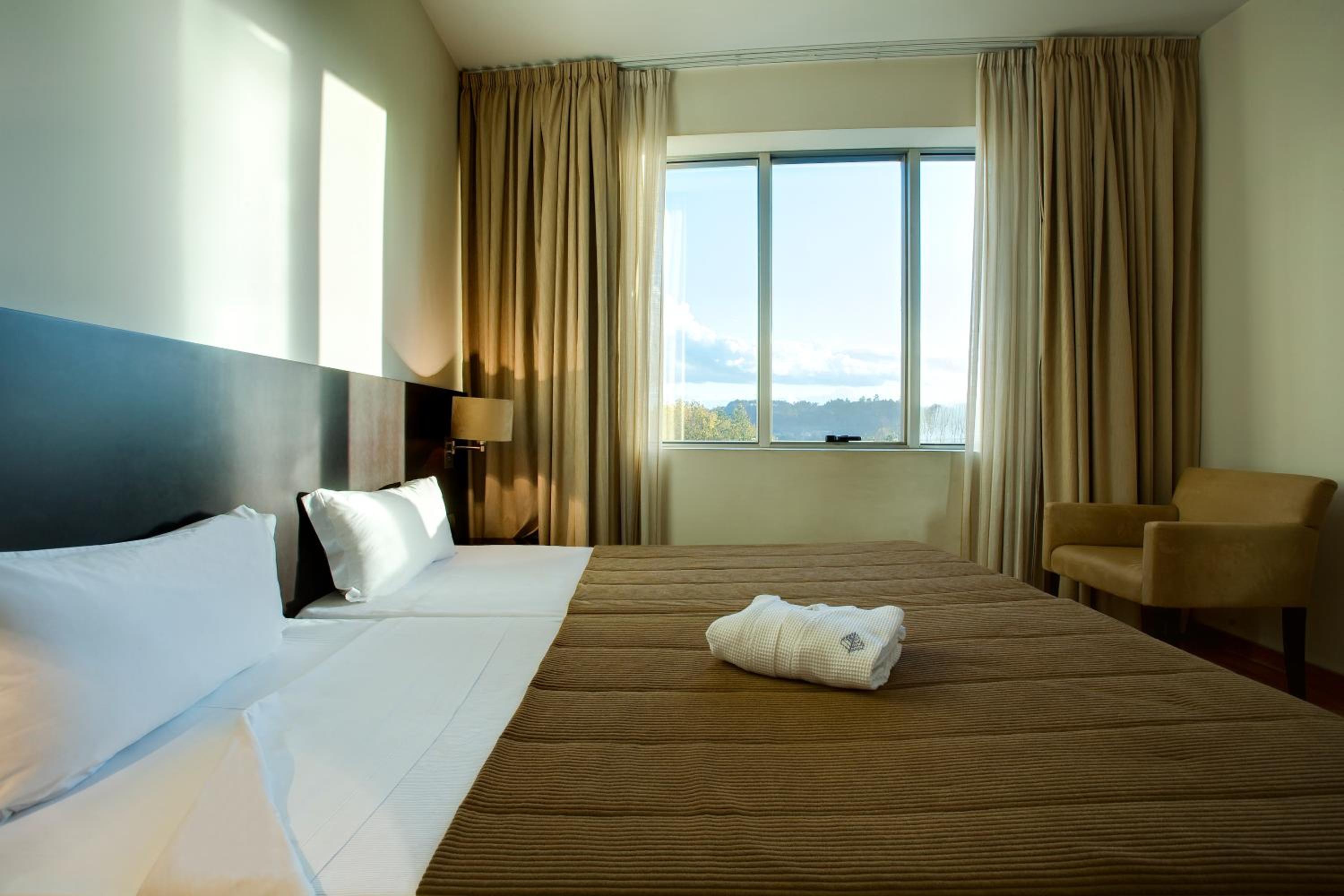 Standard Twin Room - Photo 1