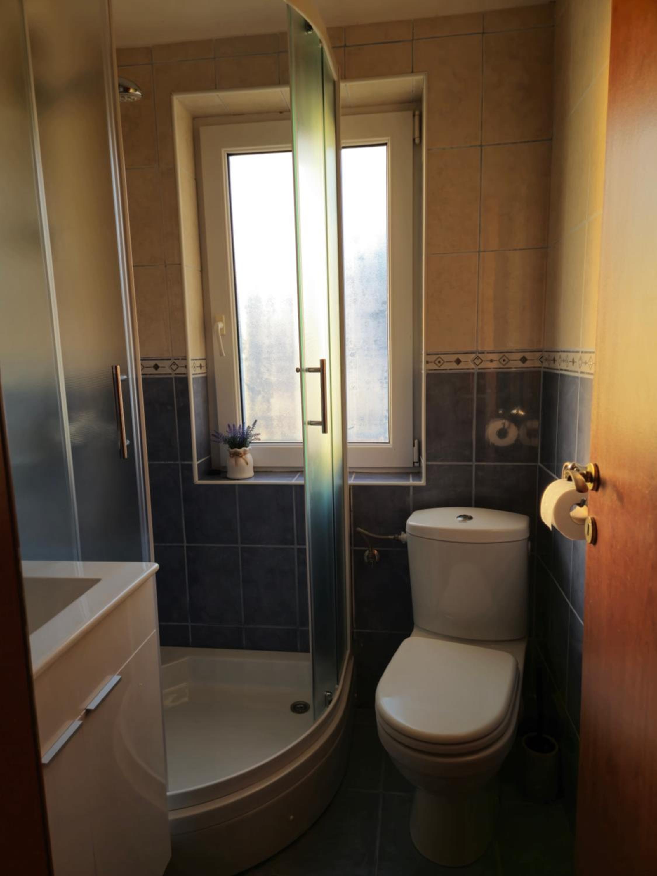 Apartment with Sea View - Photo 7