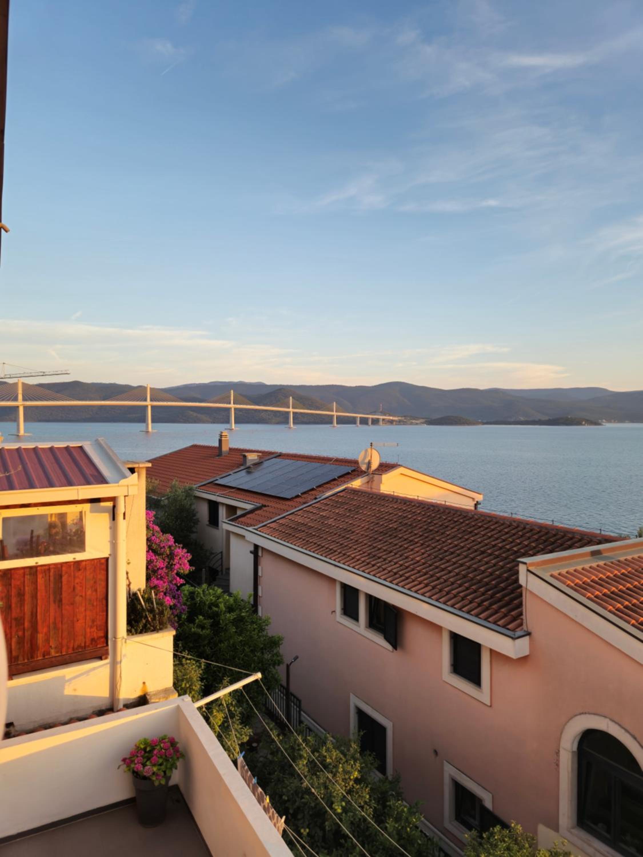 Apartment with Sea View - Photo 5