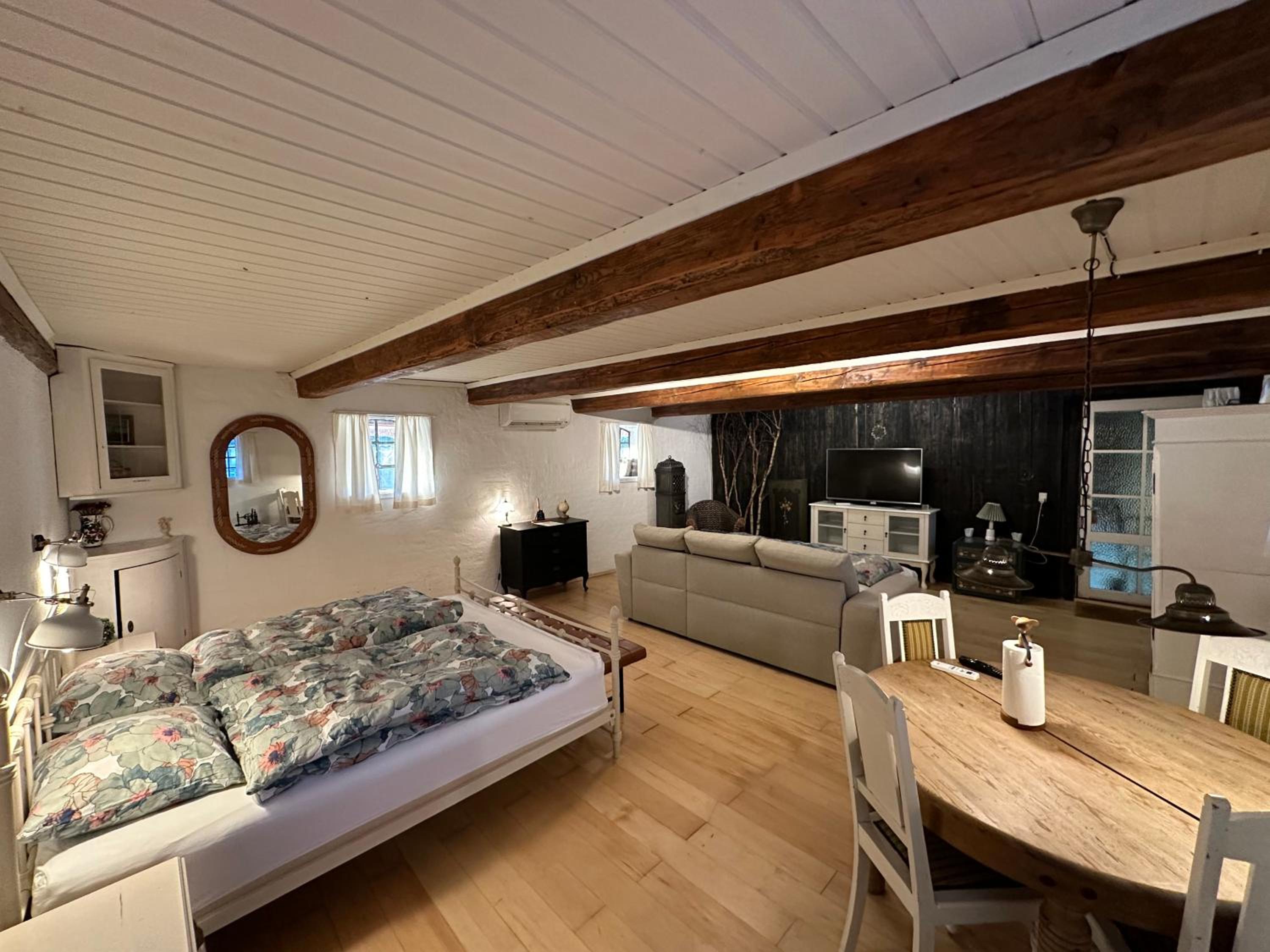 Quadruple Room with Private Bathroom photo 1