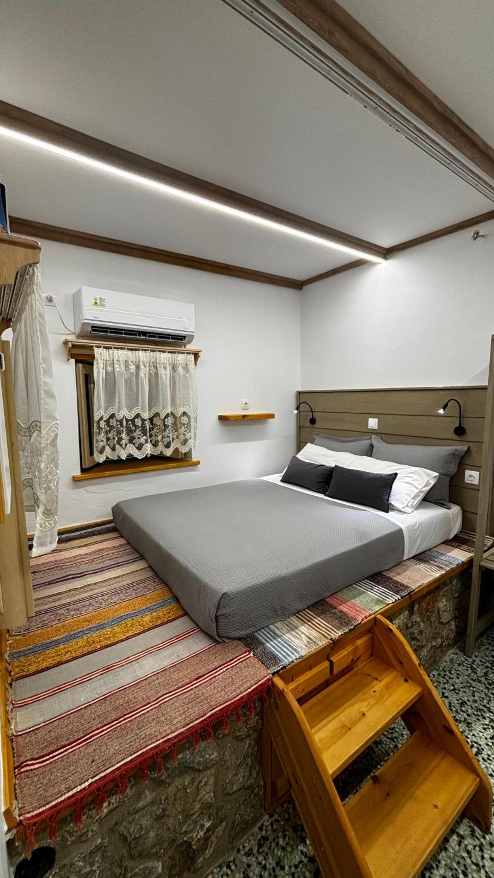 One-Bedroom House photo 1