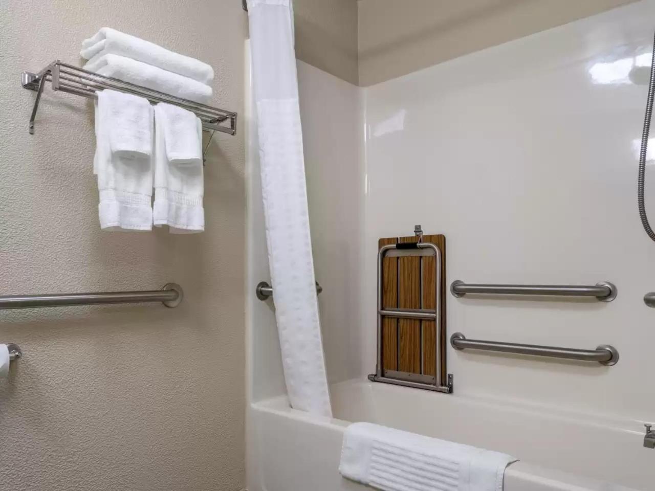 King Room - Disability Access/Non-Smoking - Photo 3