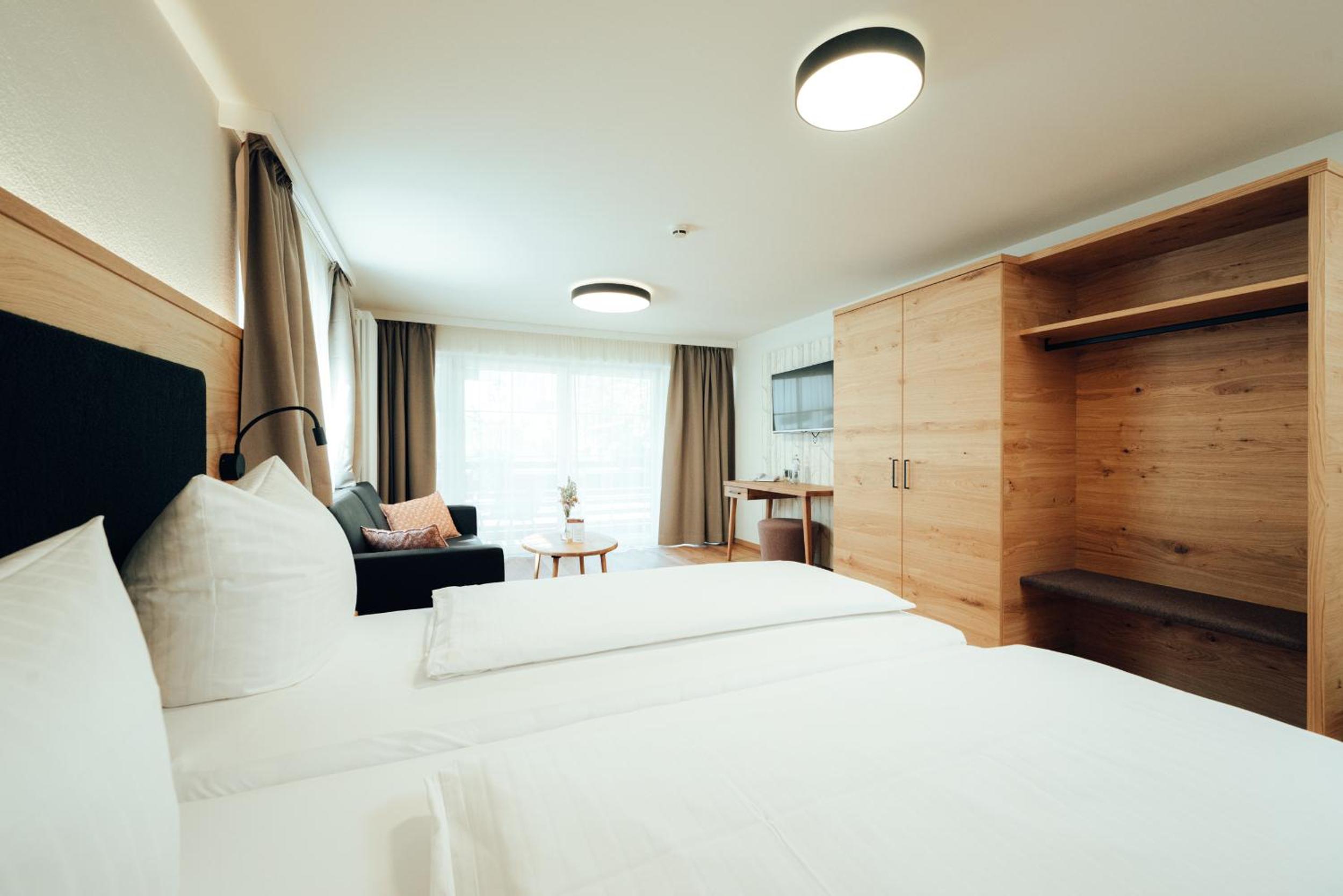 Superior Double Room with Balcony - Photo 6