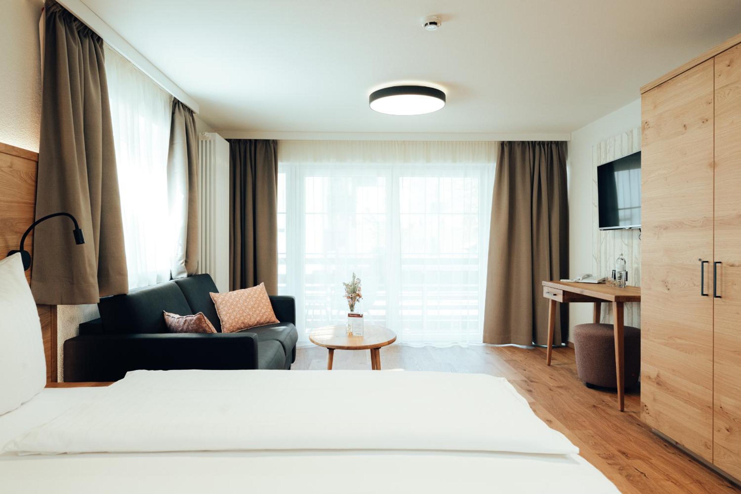 Superior Double Room with Balcony - Photo 2