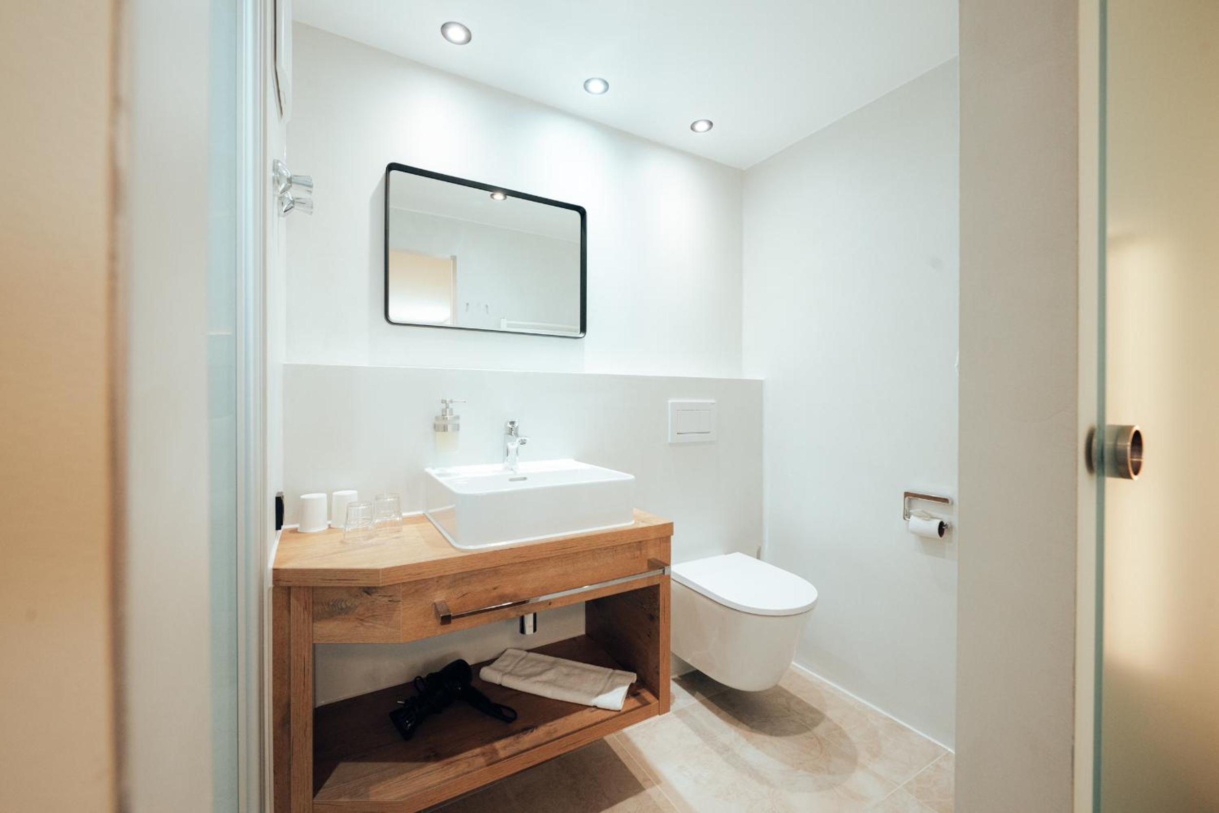 Superior Double Room with Balcony - Photo 4