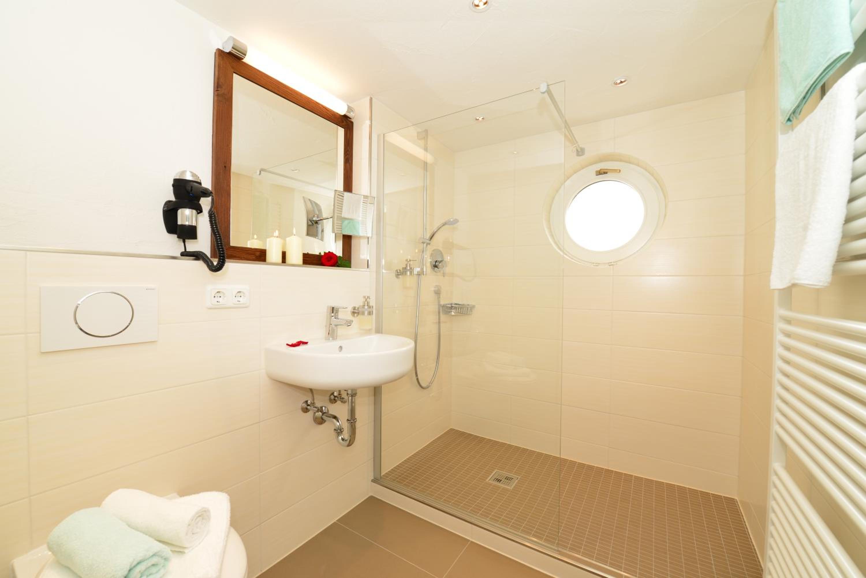 Standard Double Room - Photo 2