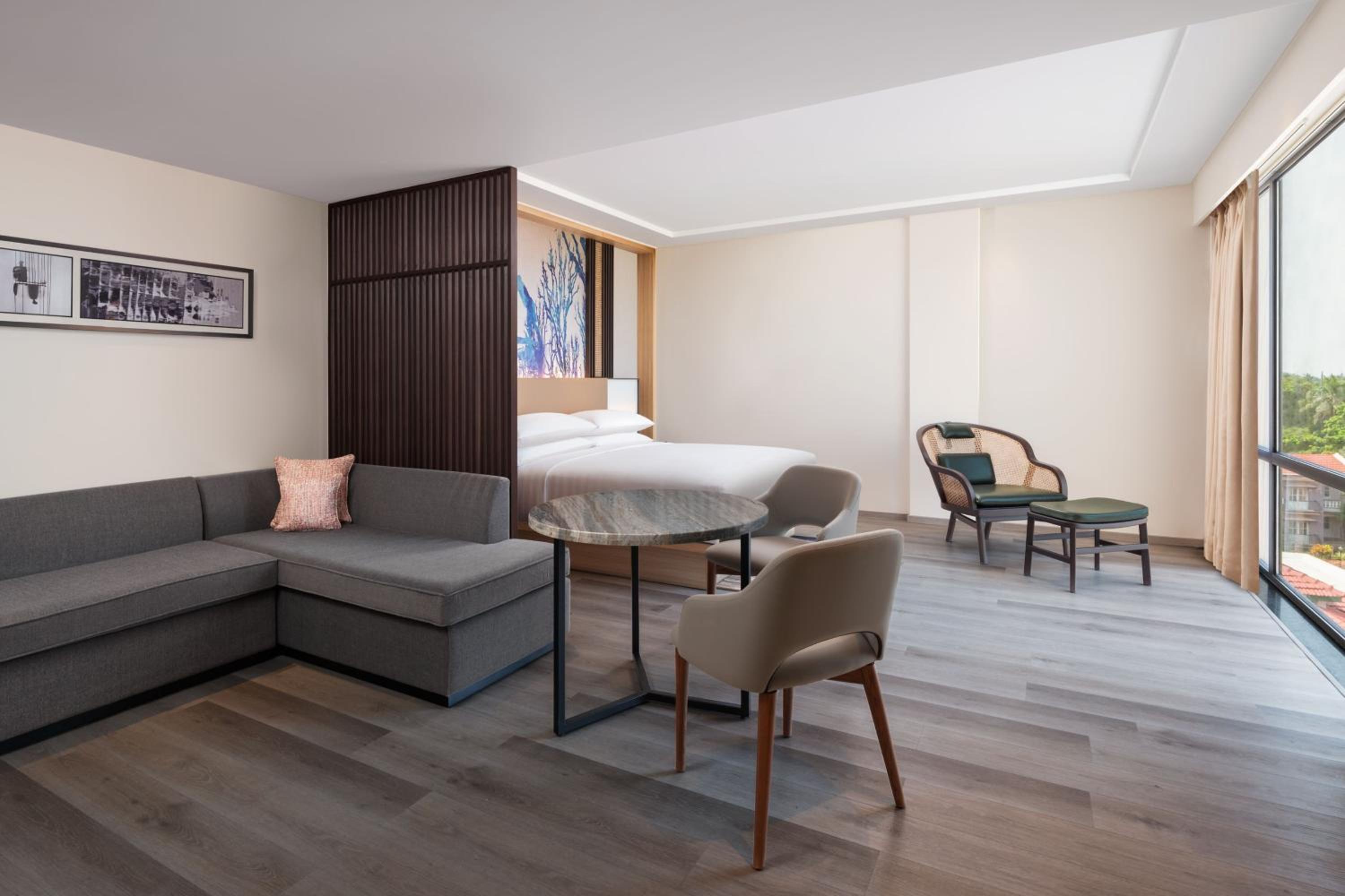 Premium, Guest room, 1 King, City view with INR 500 Spa credit on min therapy of 60 mins per stay - Photo 5