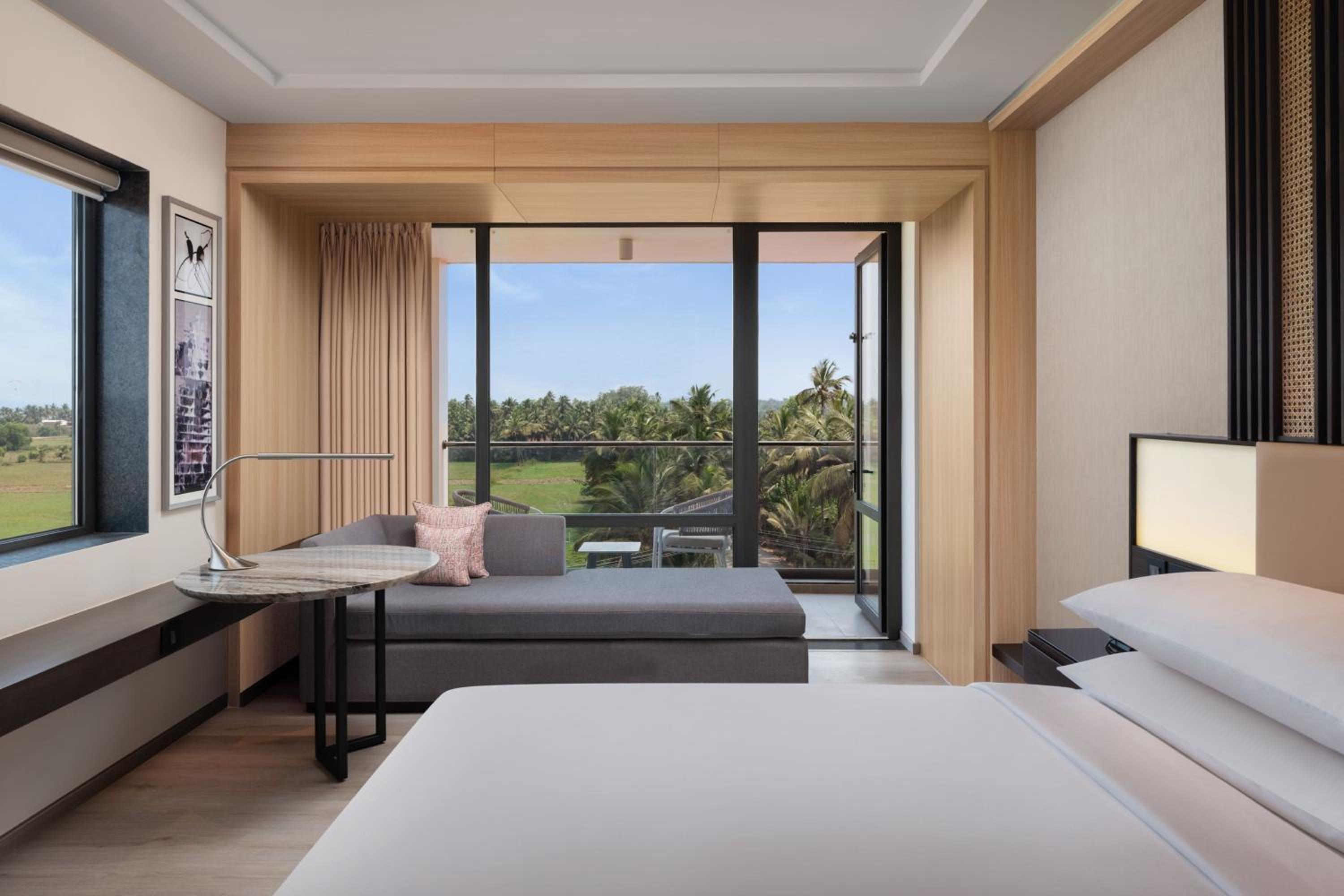 Premium, Guest room, 1 King, Balcony with INR 500 Spa credit on min therapy of 60 mins per stay - Photo 5