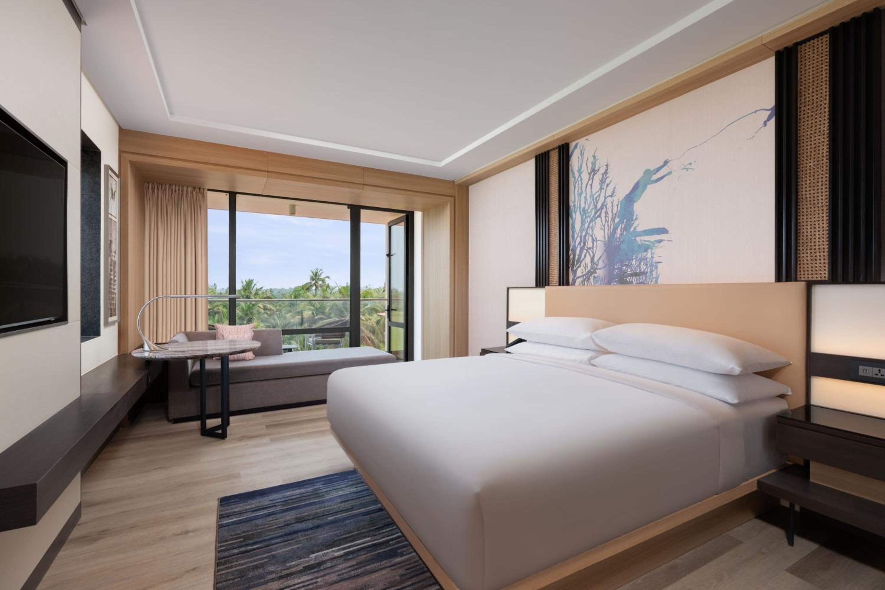 Premium, Guest room, 1 King, Balcony with INR 500 Spa credit on min therapy of 60 mins per stay - Photo 4
