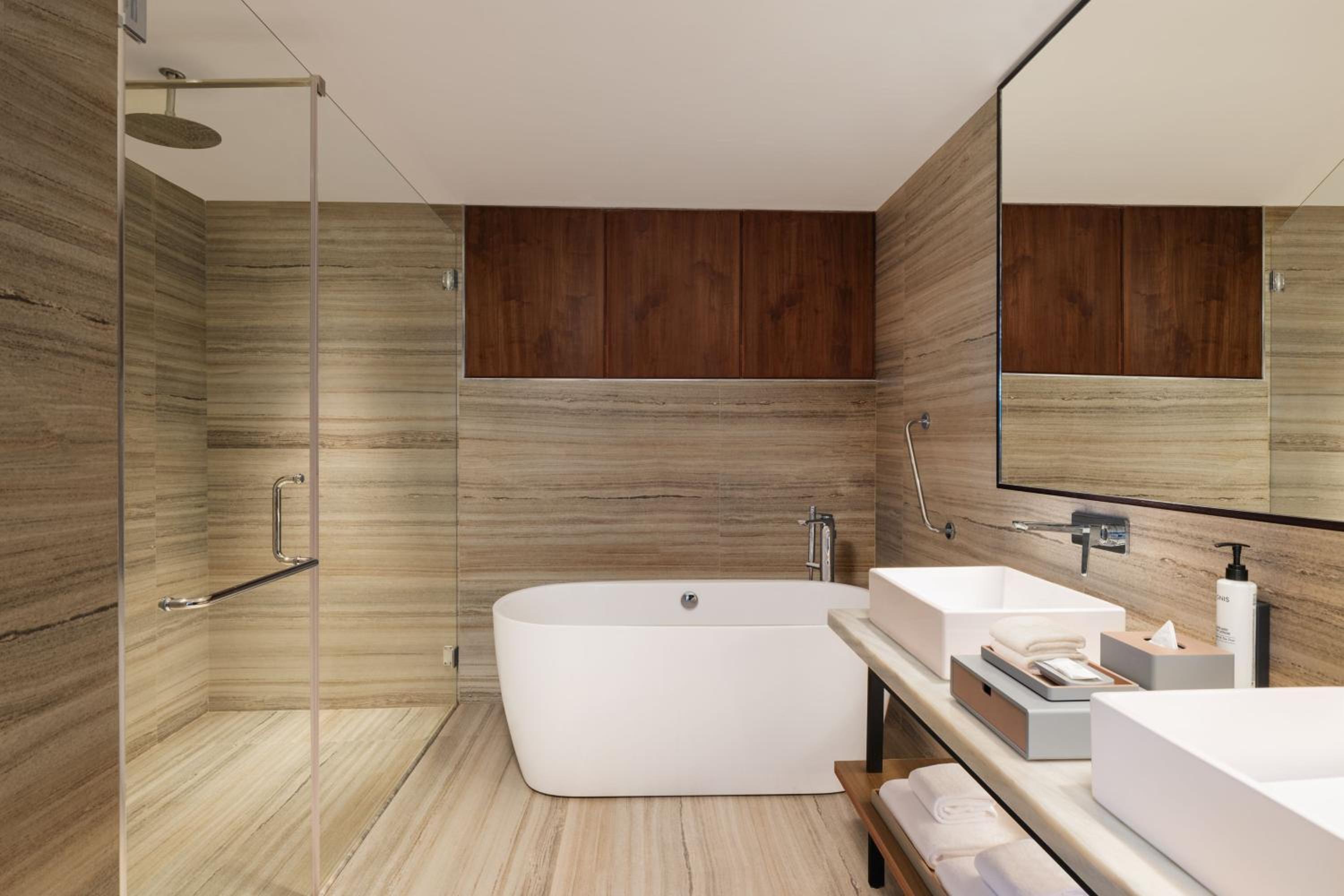 Premium, Guest room, 1 King, City view with INR 500 Spa credit on min therapy of 60 mins per stay - Photo 2