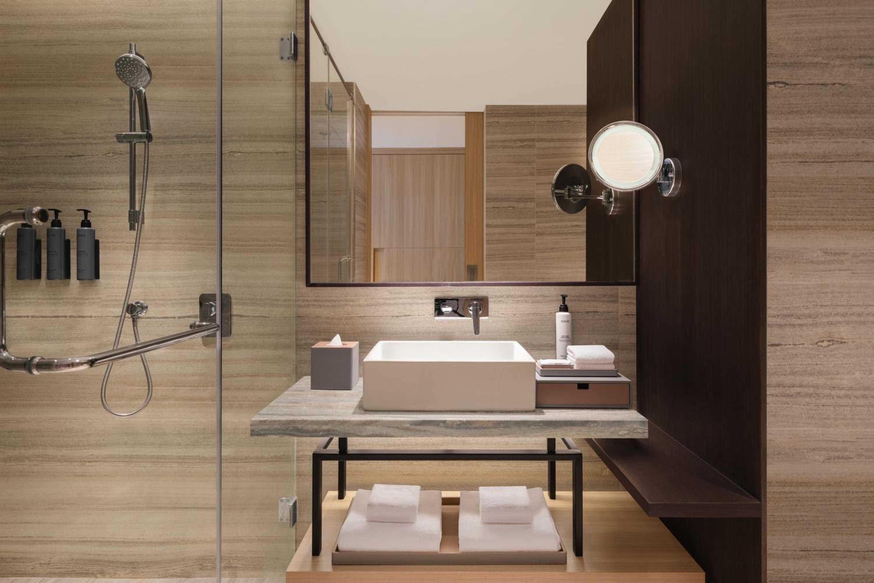 Premium, Guest room, 1 King, Balcony with INR 500 Spa credit on min therapy of 60 mins per stay - Photo 3