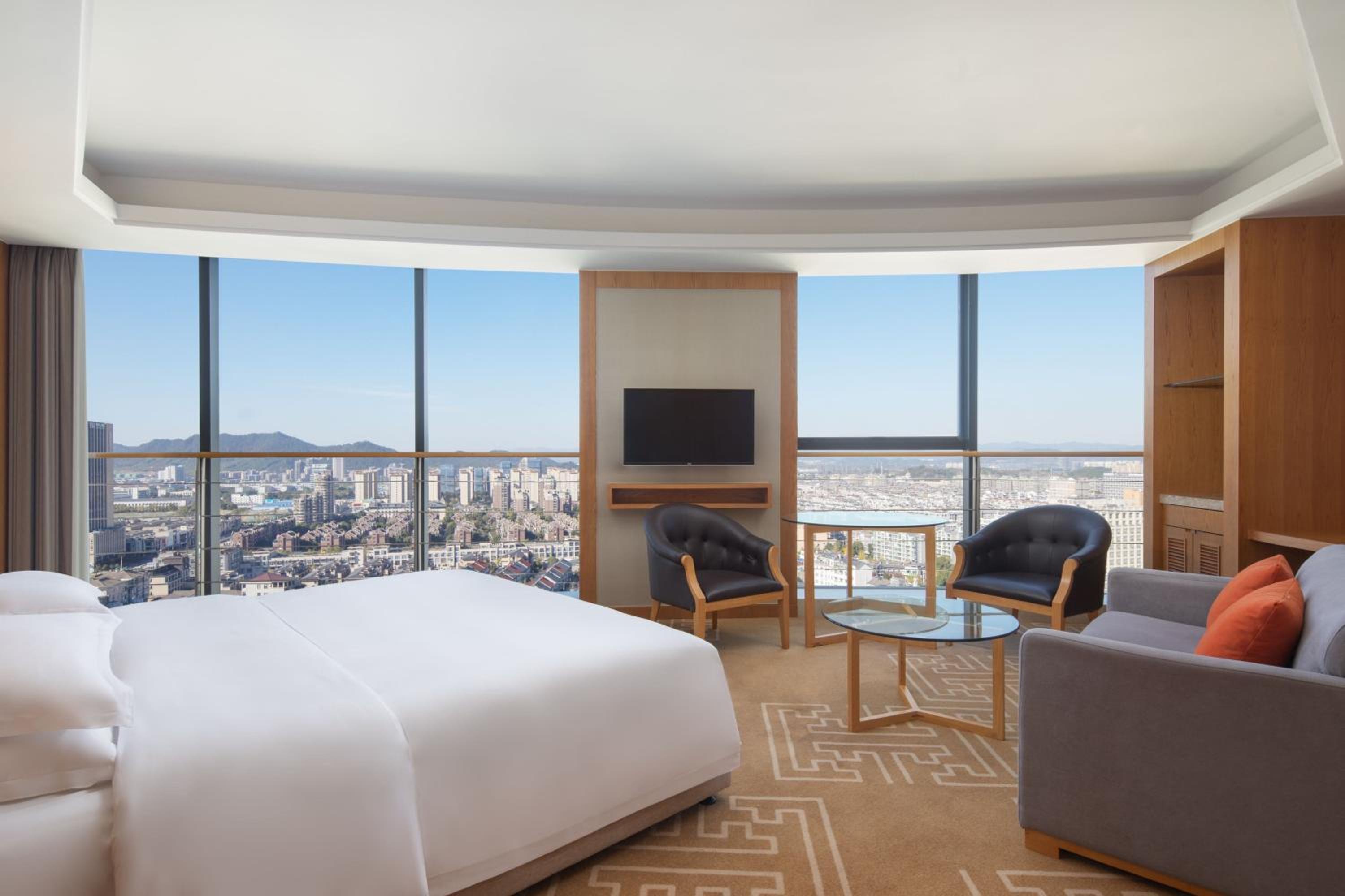 Grand Full View King, Guest room, 1 King, City View photo 1
