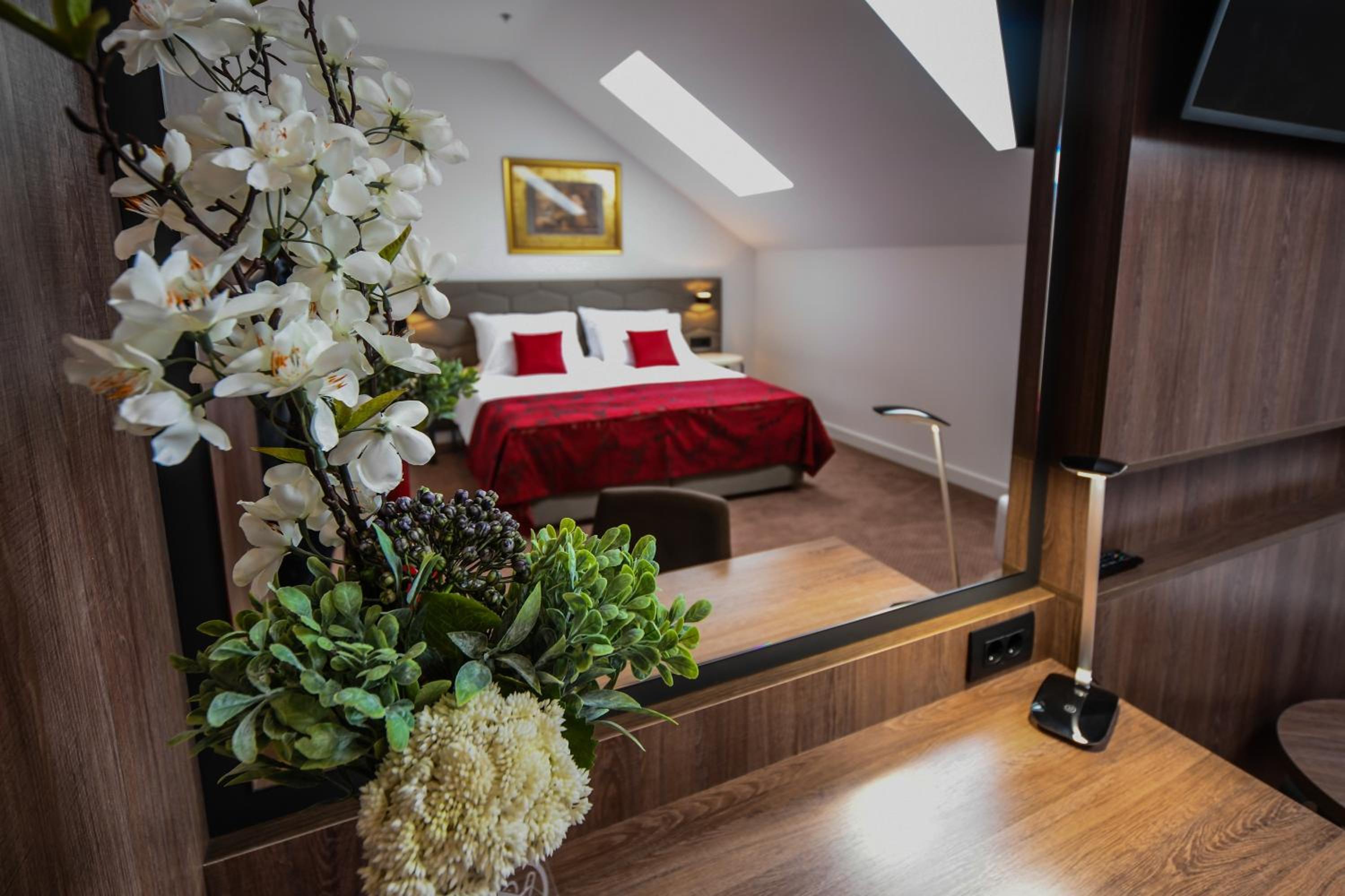 Large Double or Twin Room - Photo 1