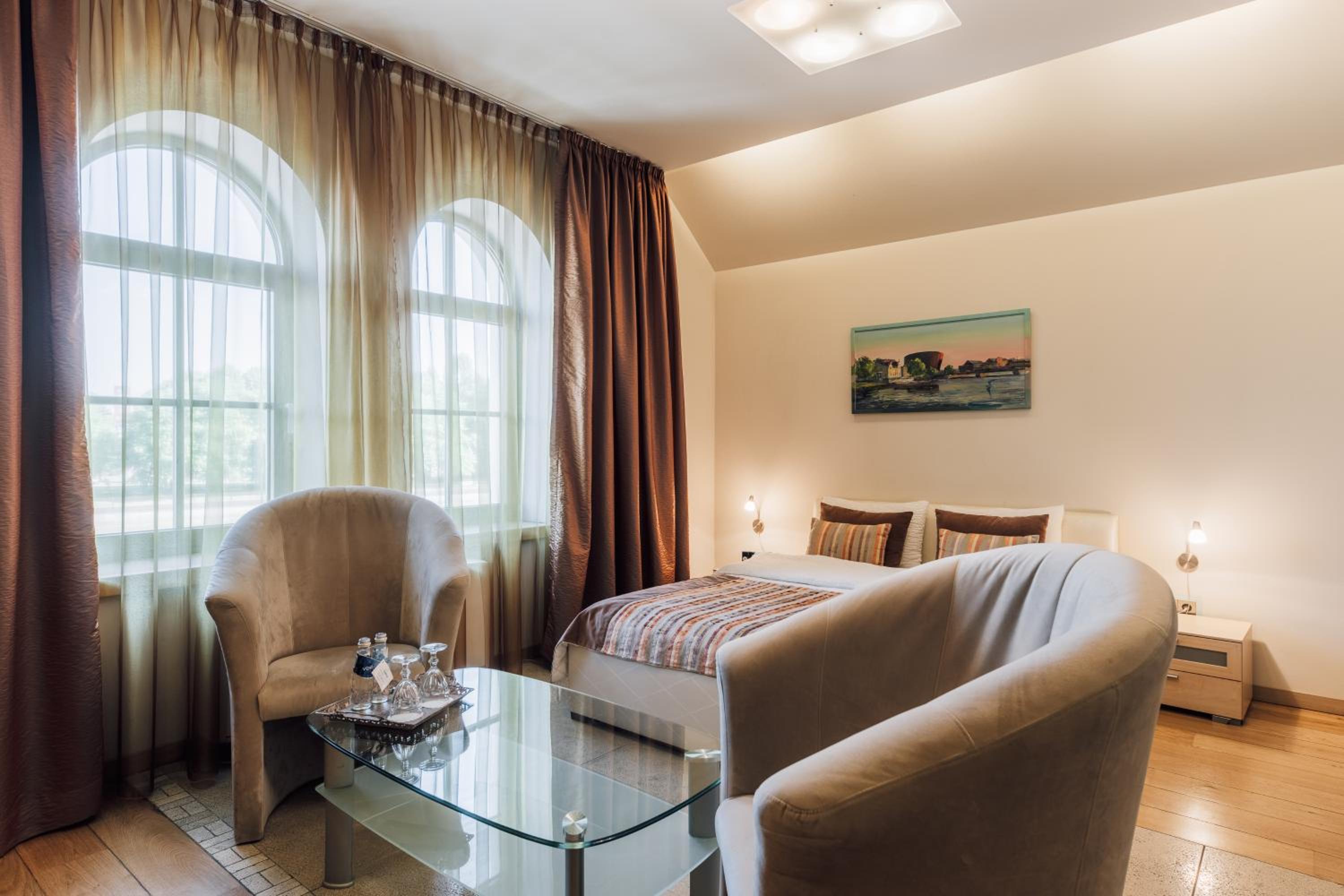Deluxe Double Room with Canal View - Photo 3