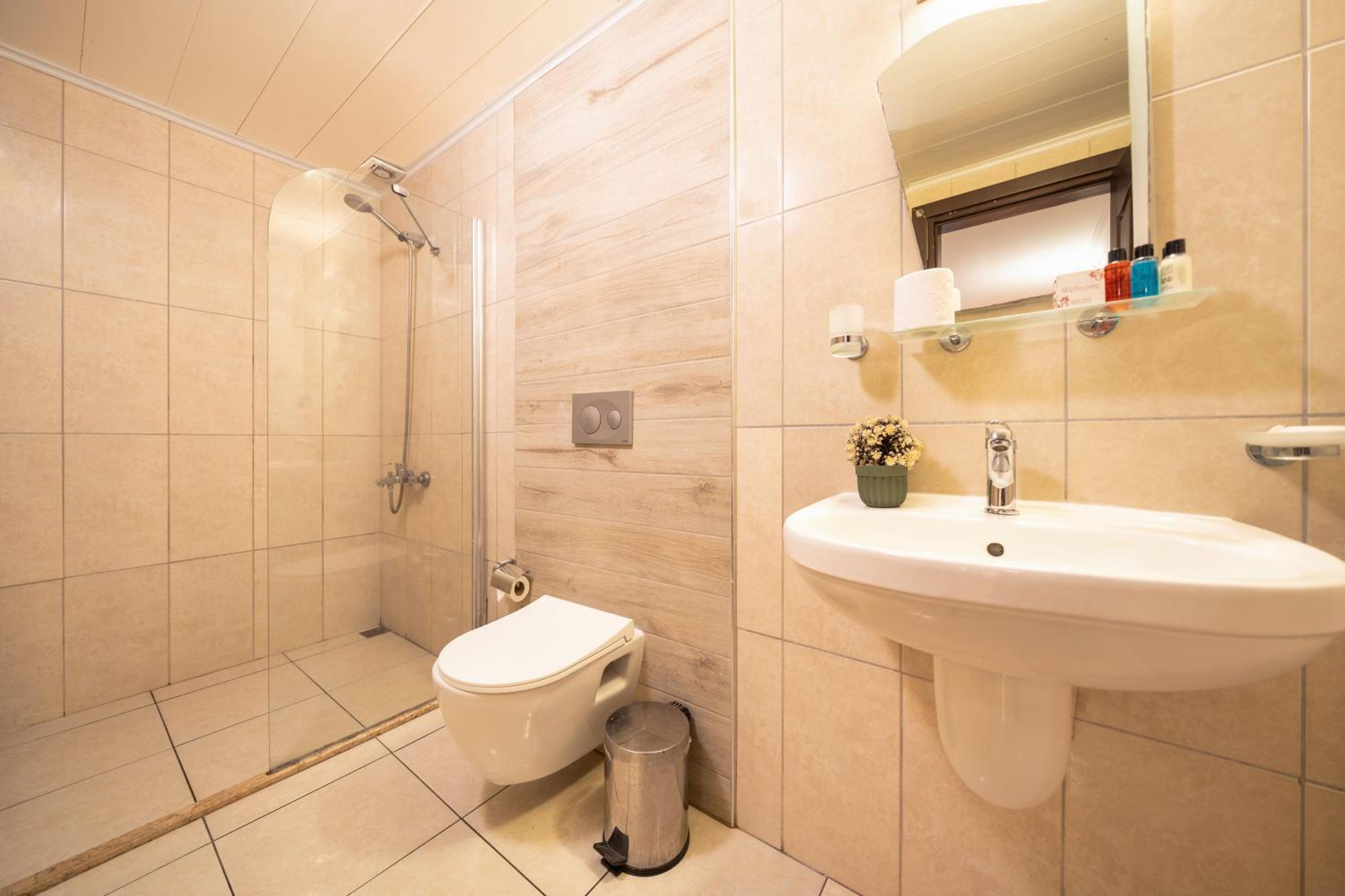 Double or Twin Room with Pool View photo 2