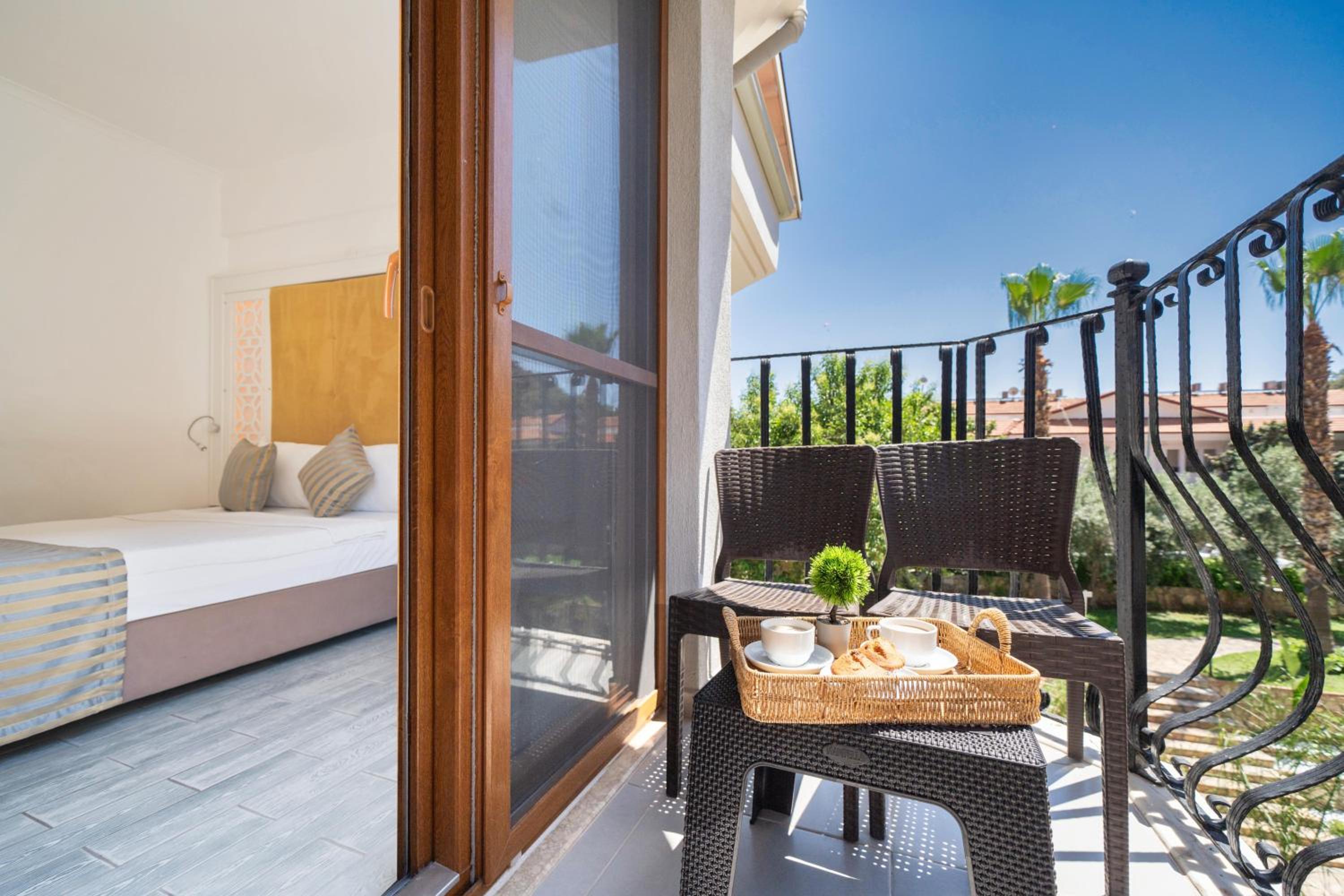 Standard Room with Balcony Garden or Pool view photo 3