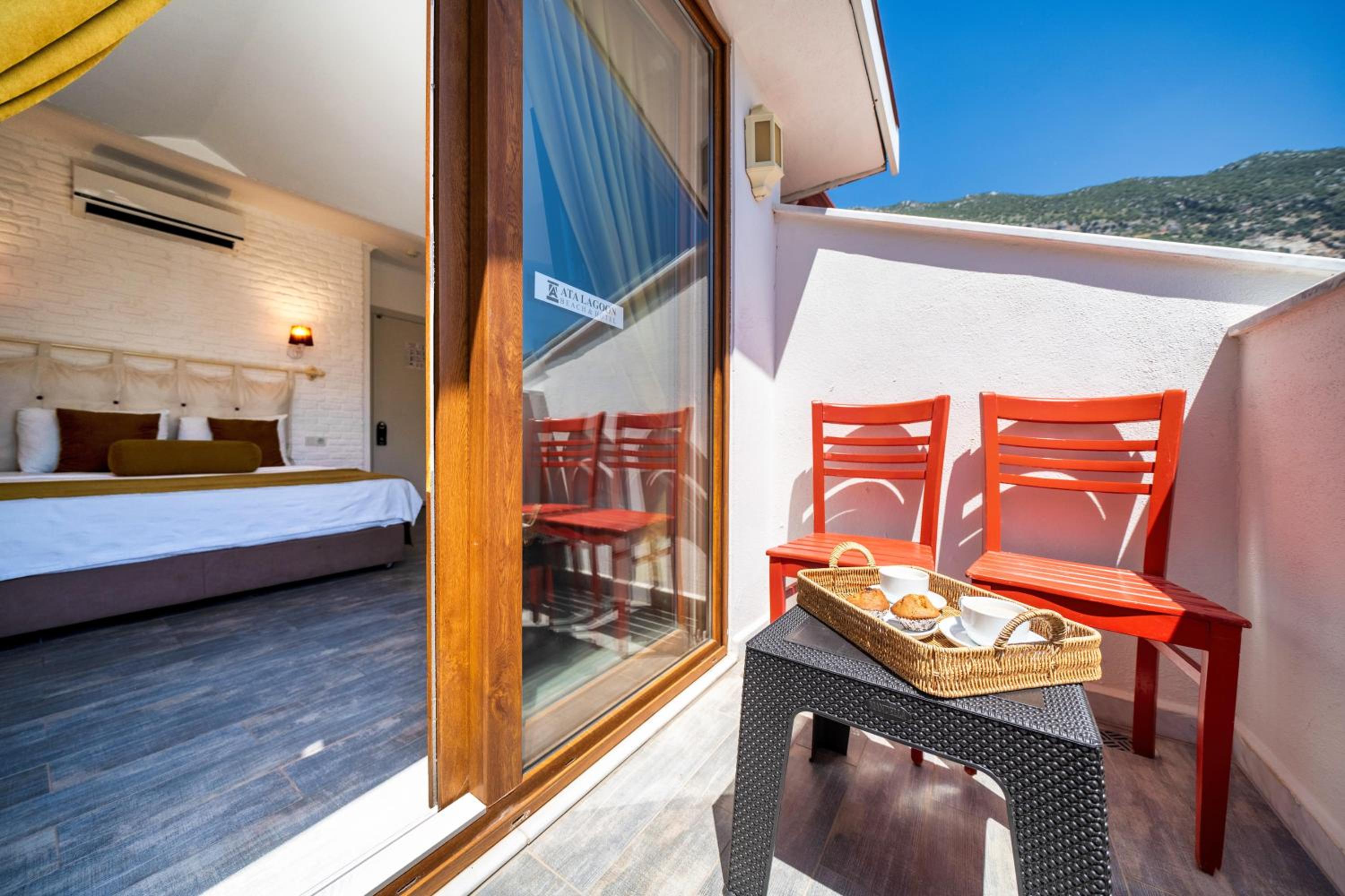 Deluxe Room with Balcony Garden or Pool view photo 2