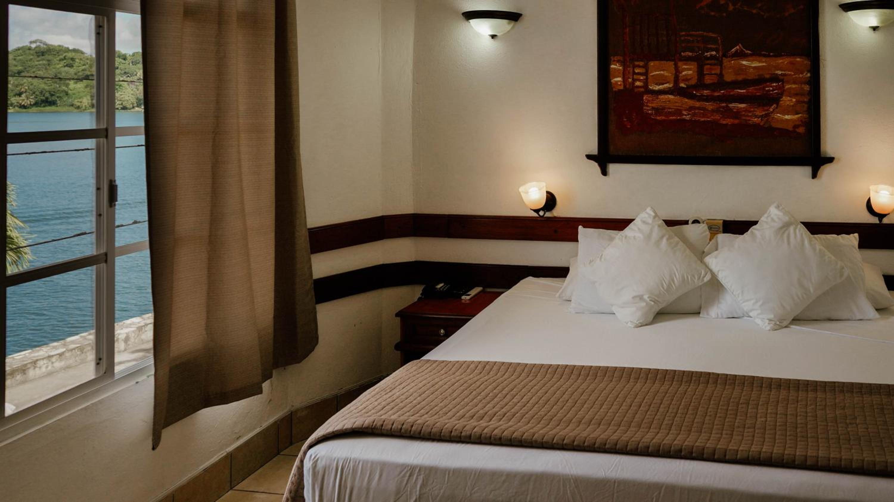 King Room with Lake View photo 2