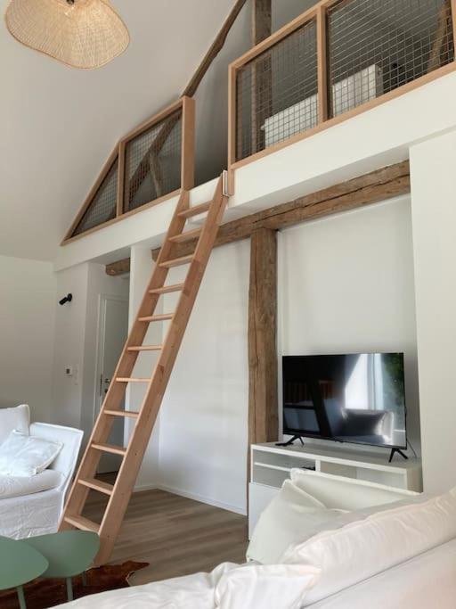 Three-Bedroom House photo 2