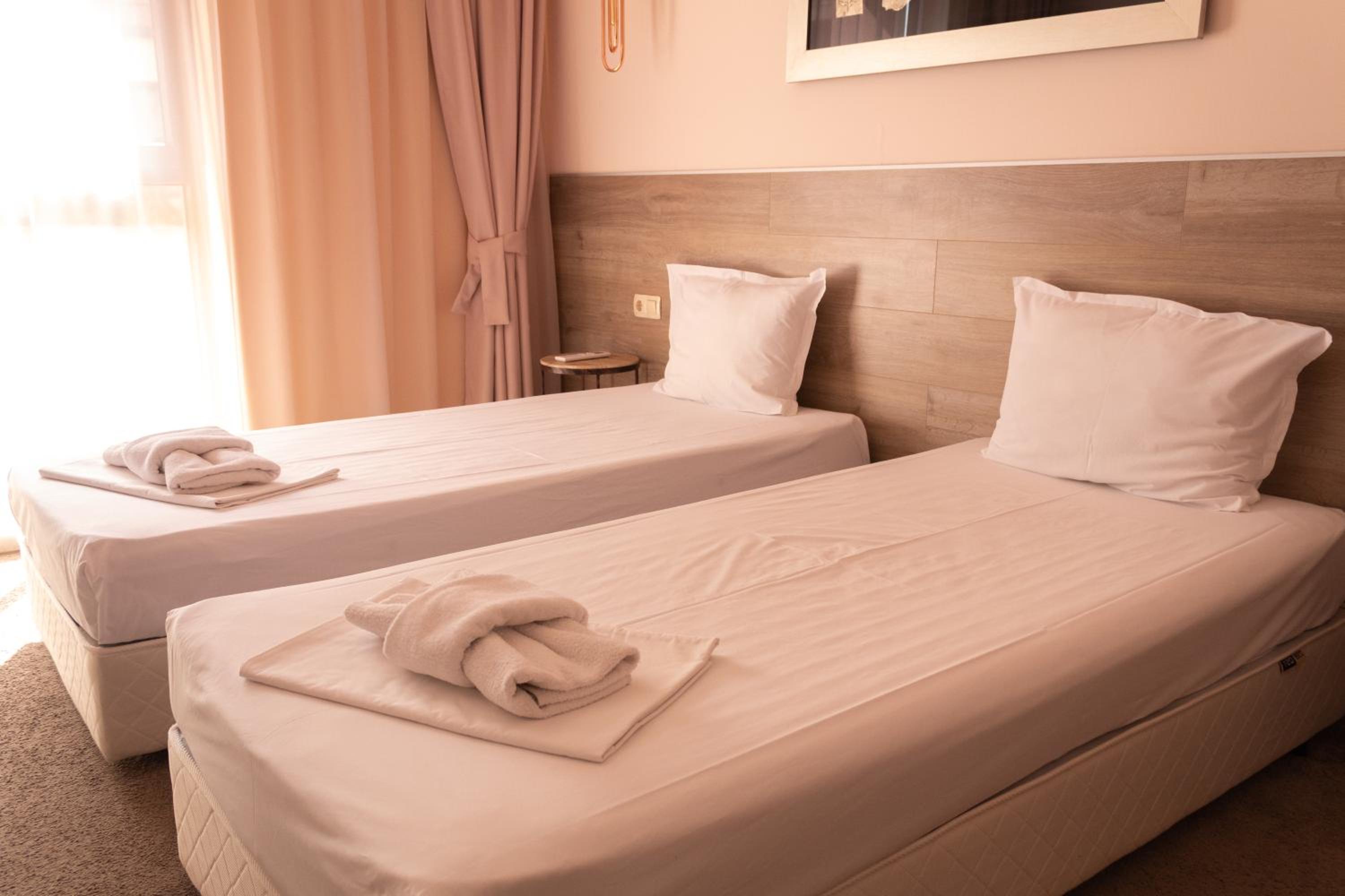 Double or Twin Room - Photo 5