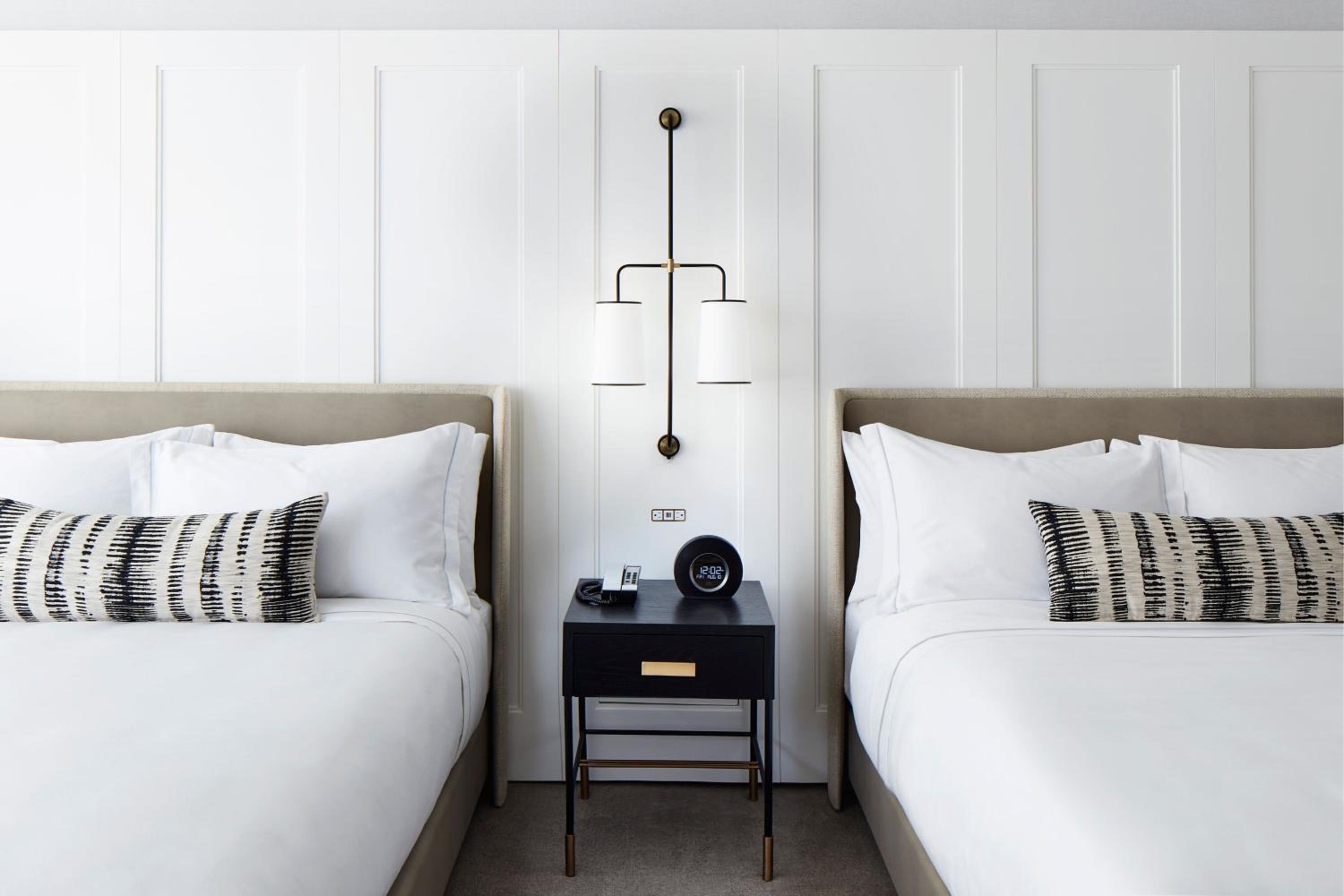 One-Bedroom Suite with Two Queen Beds with Living Room and City View