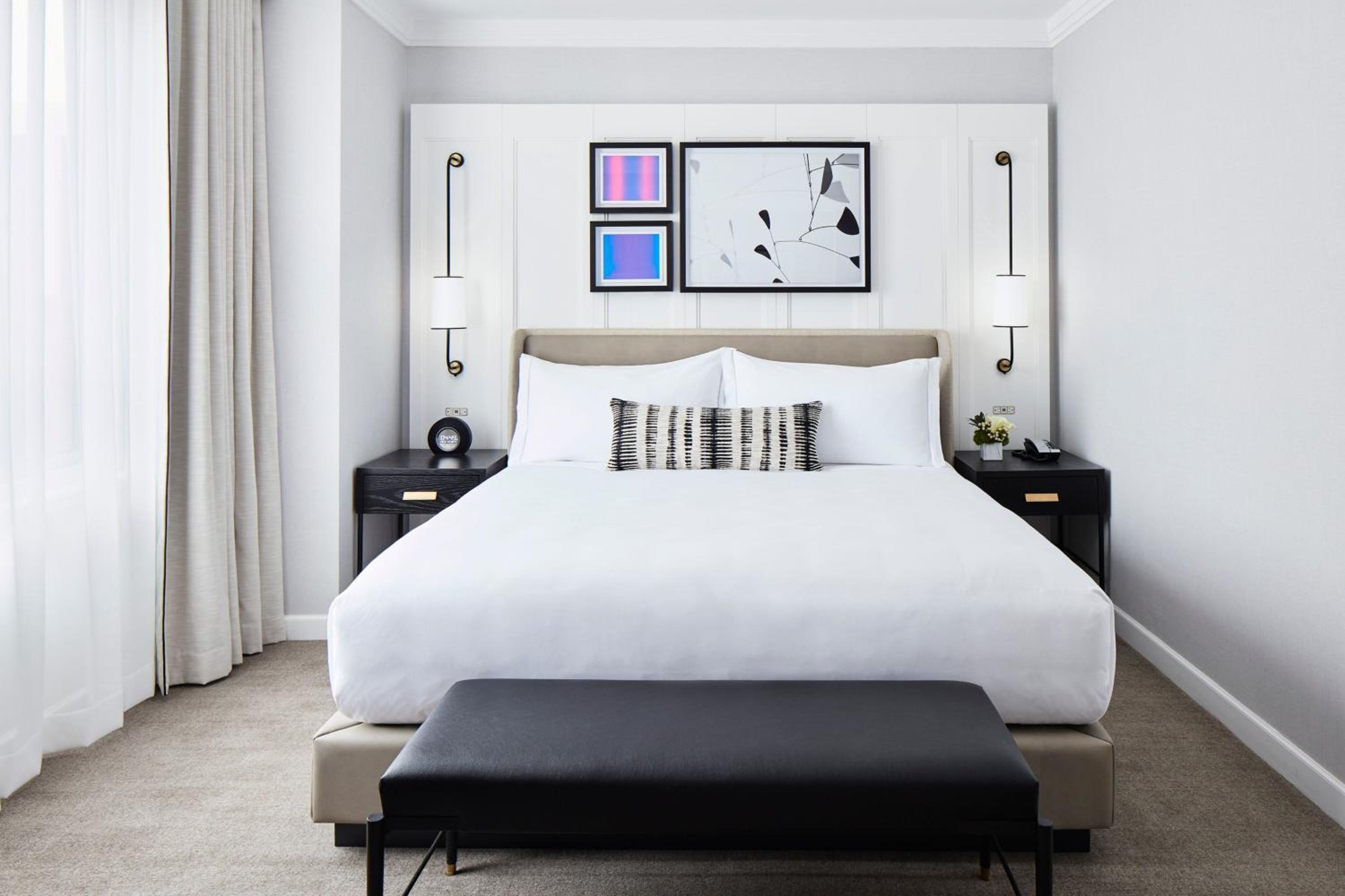 One-Bedroom King Suite with Sofa Bed and City View thumbnail 5