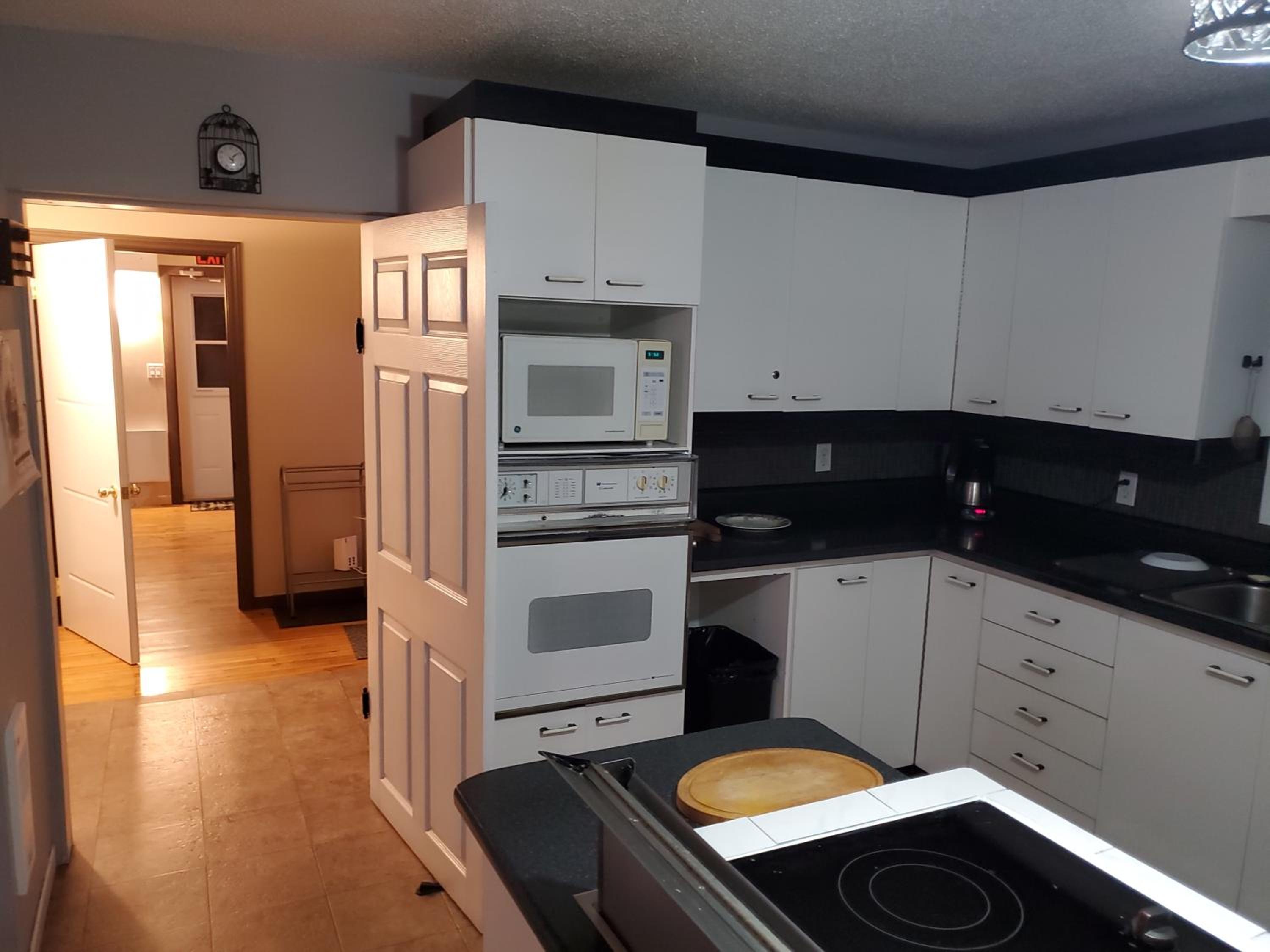 Standard Twin Room with Shared Bathroom photo 2