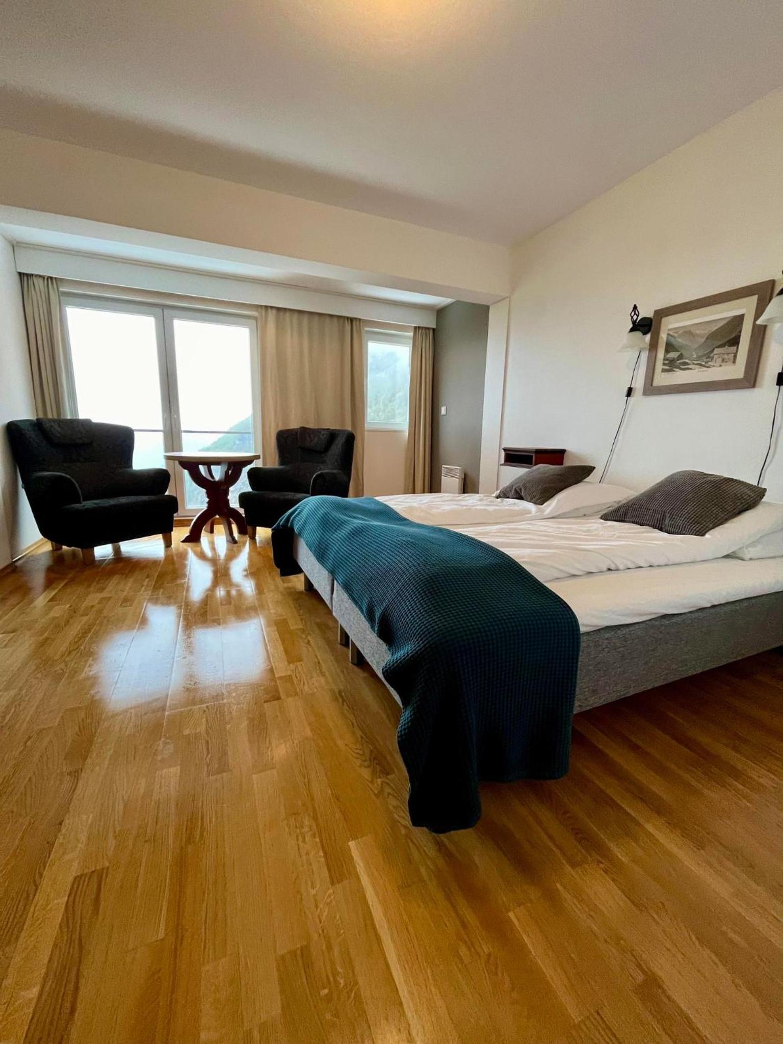 Superior Double or Twin Room with Mountain View photo 3