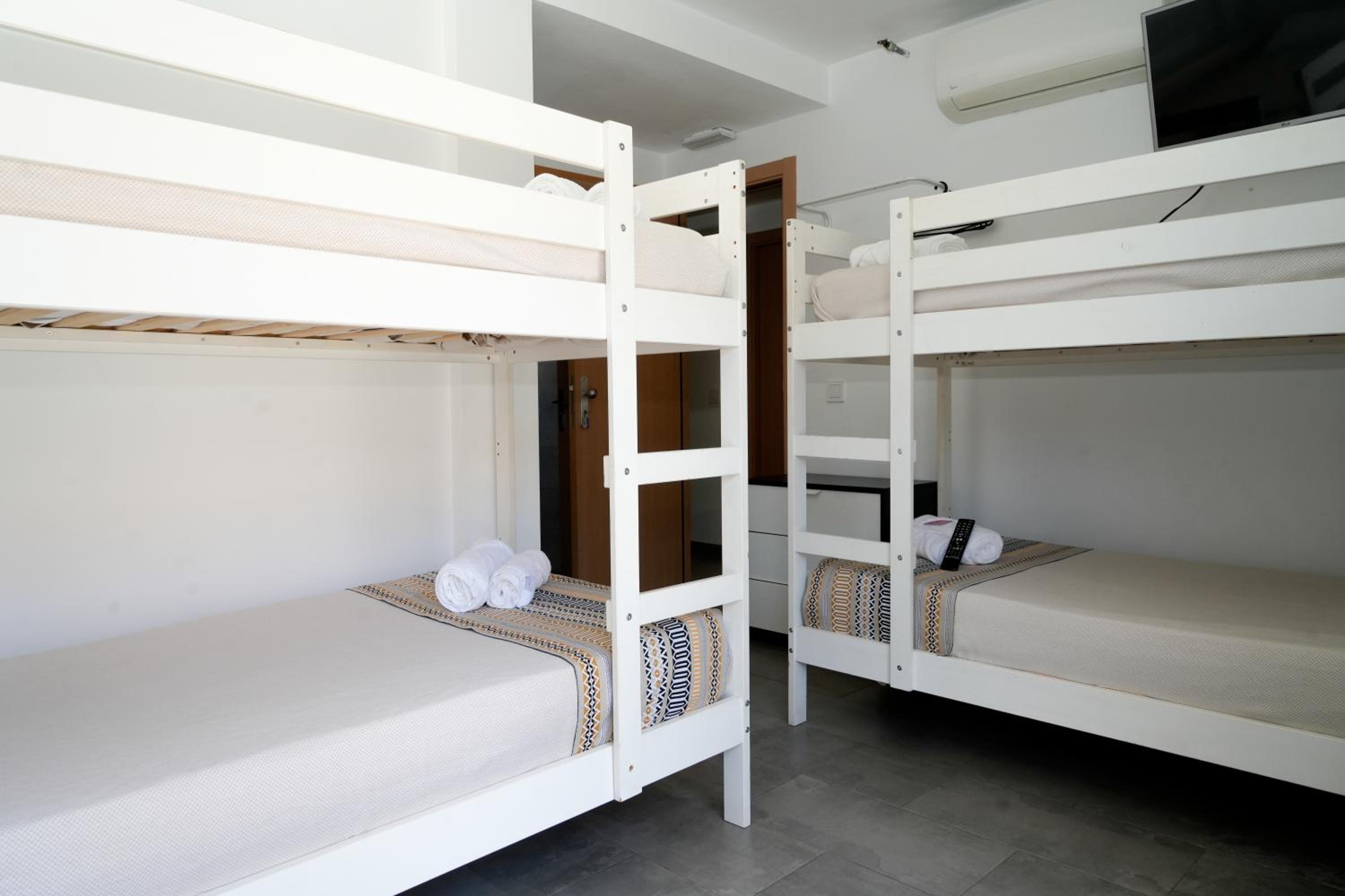 Quadruple Room with Private Bathroom